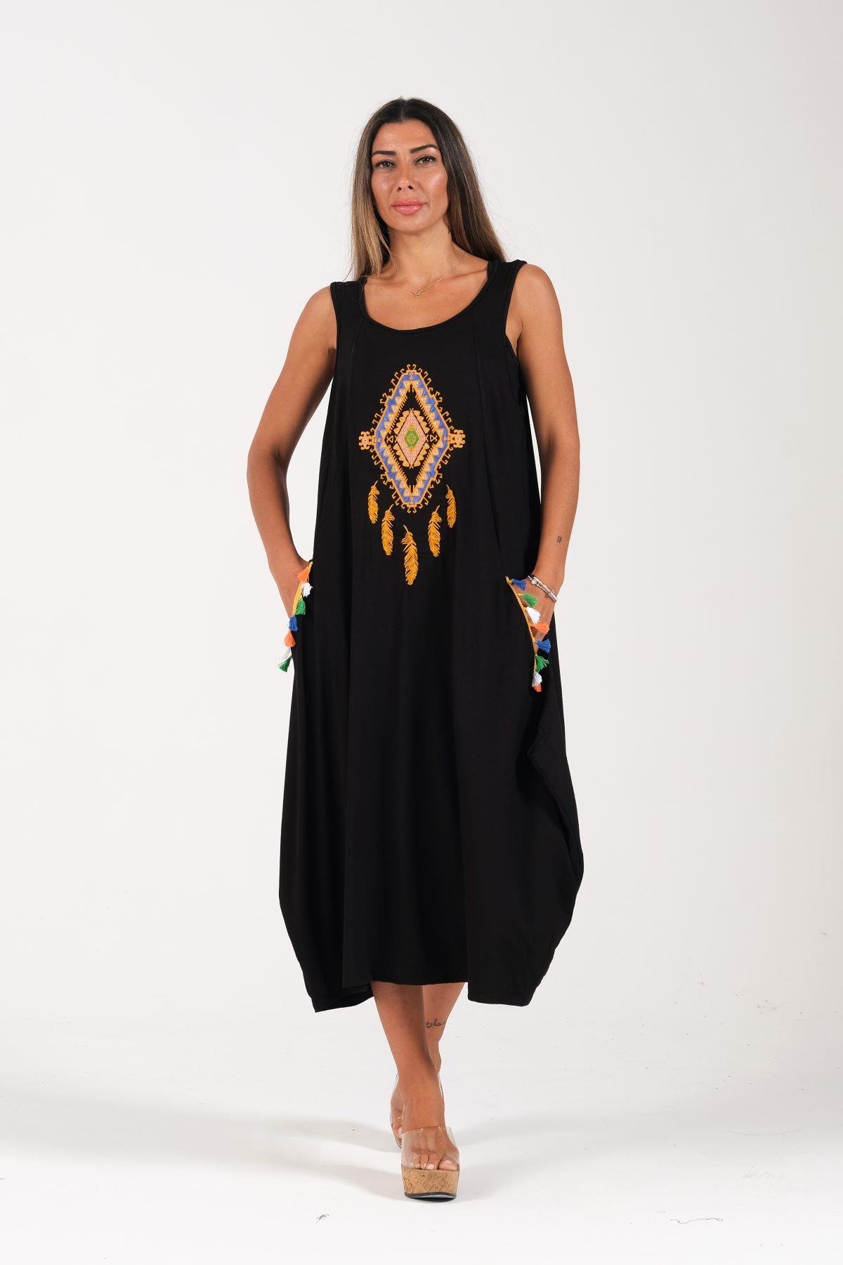 Siyah Askılı Önü Nakışlı Cepleri Püsküllü Uzun Elbise