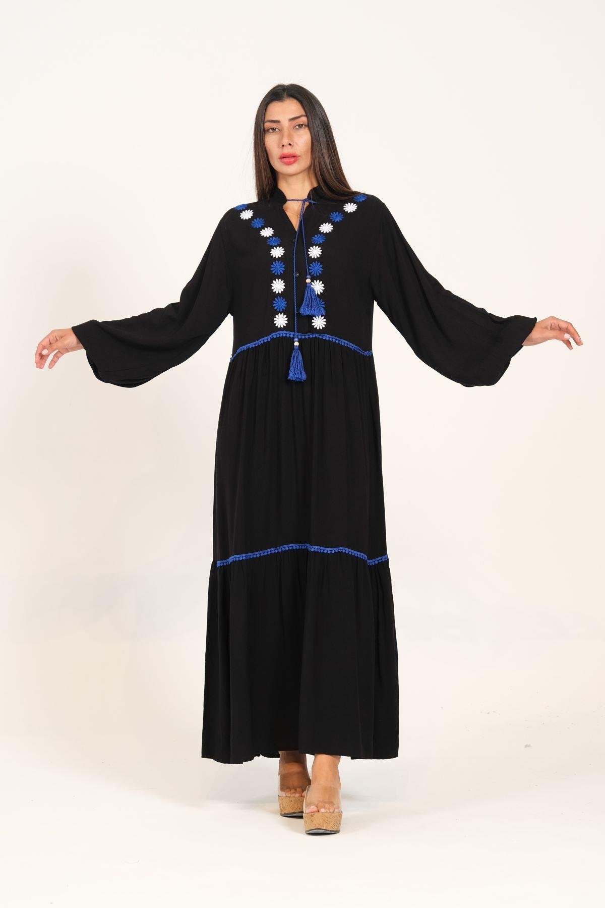 Siyah Balon Kollu Önü Nakışlı Püsküllü Eteği Kat Kat Uzun Elbise