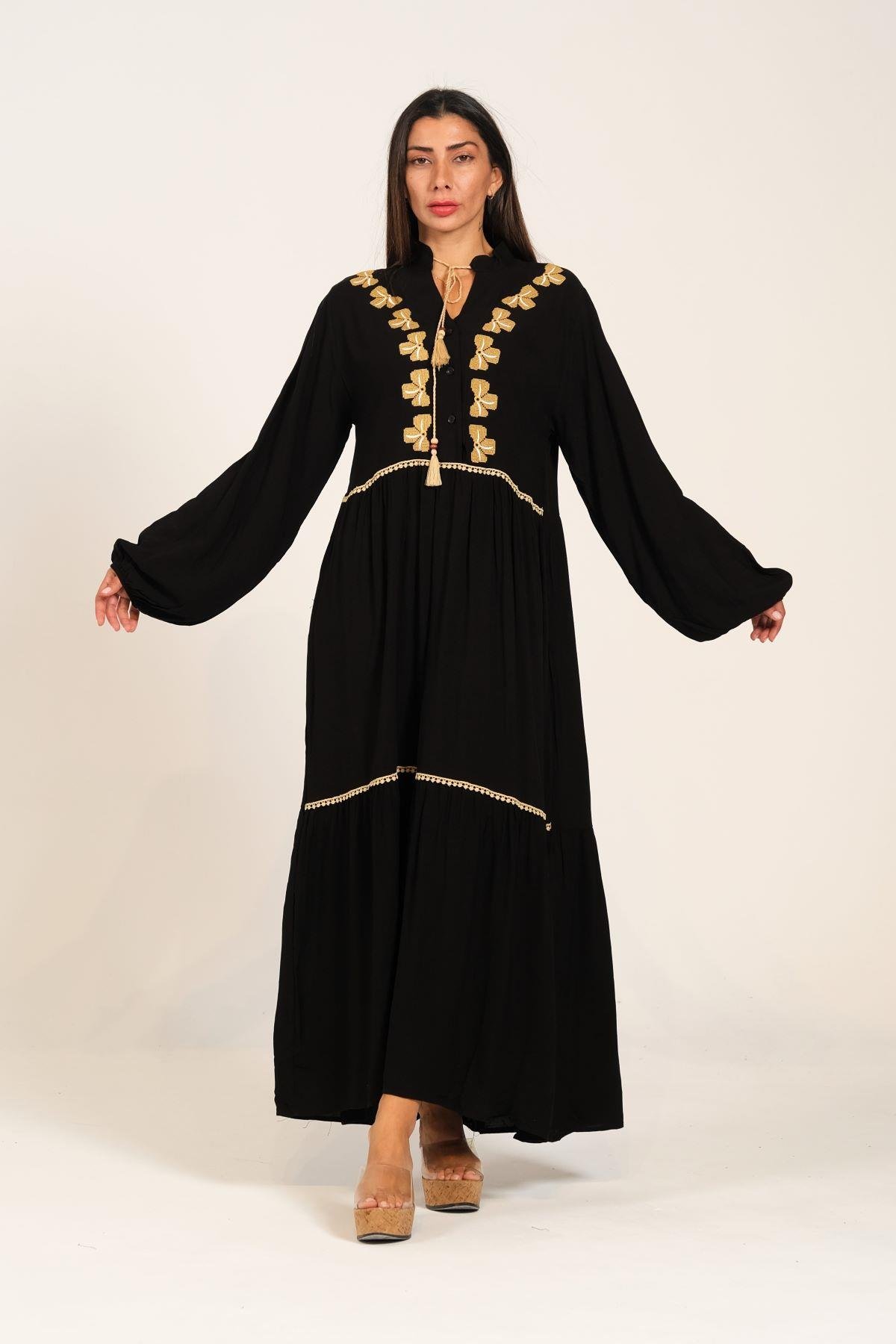 Siyah Balon Kollu Önü Yonca Nakışlı Püsküllü Eteği Kat Kat Uzun Elbise