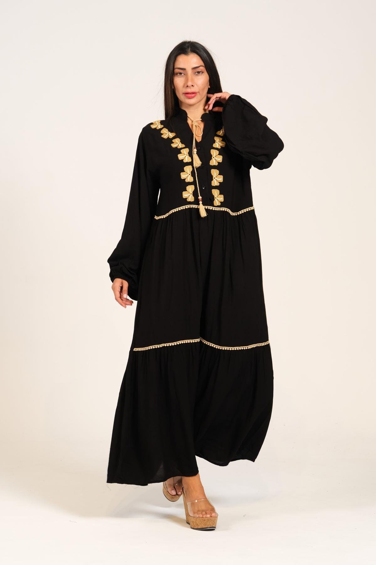 Siyah Balon Kollu Önü Yonca Nakışlı Püsküllü Eteği Kat Kat Uzun Elbise