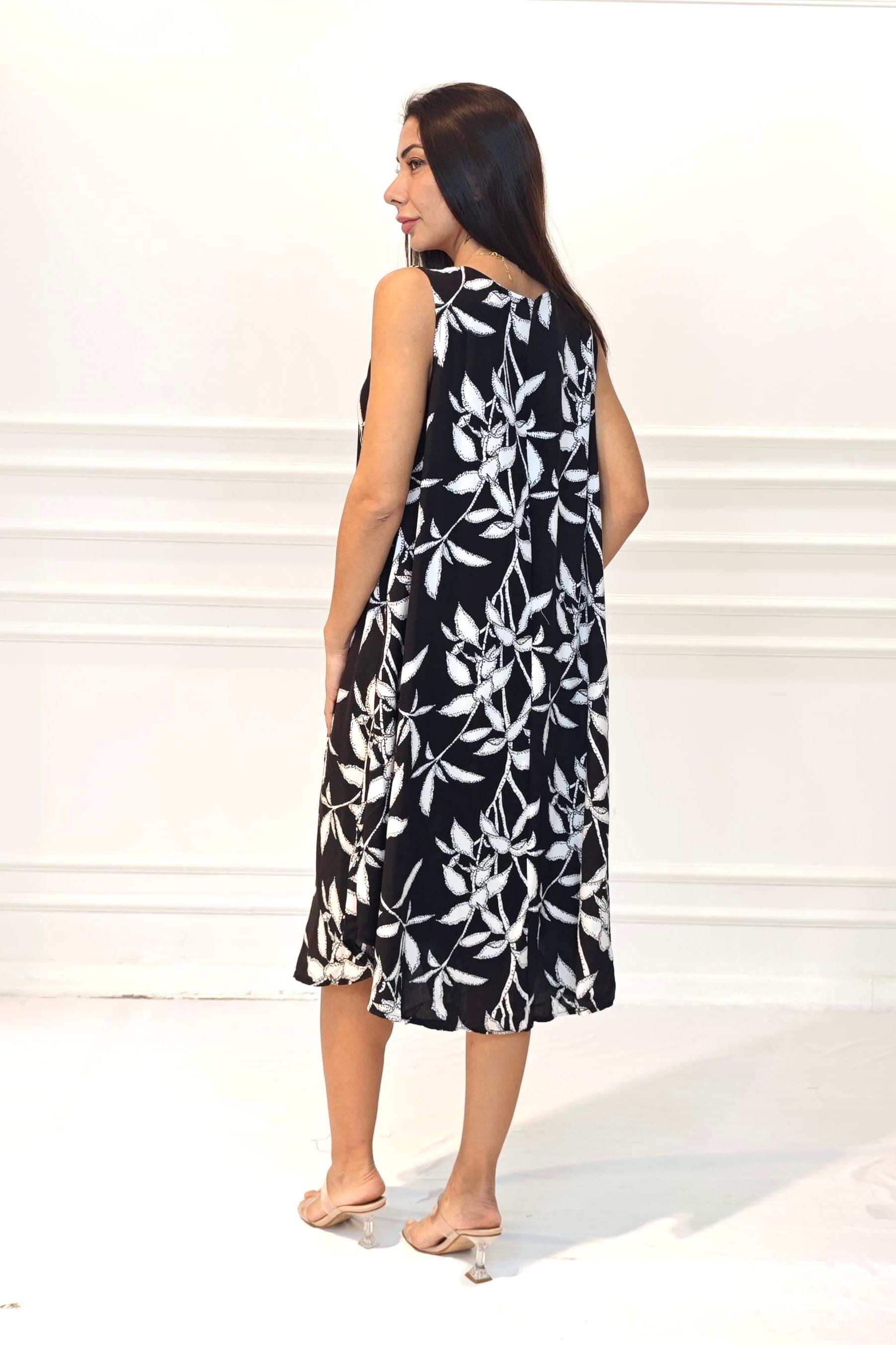 Siyah Çiçekli U Yaka Askılı Midi Elbise