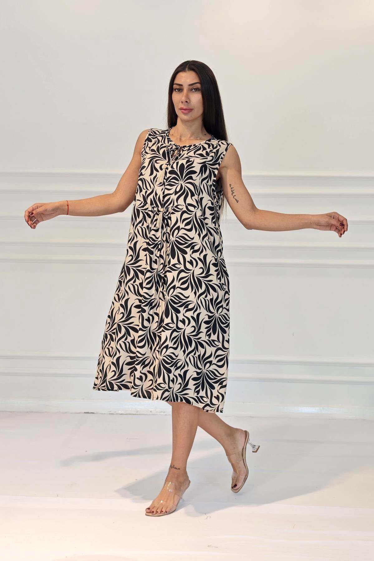 Siyah Desenli Kolsuz Boncuk Detaylı Cepli Midi Elbise