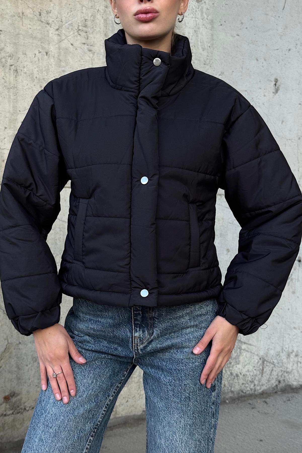 أسود معطف قصير قابل للنفخ بياقة قصيرة بياقة الوقوف مع سحاب بقفل مشبك