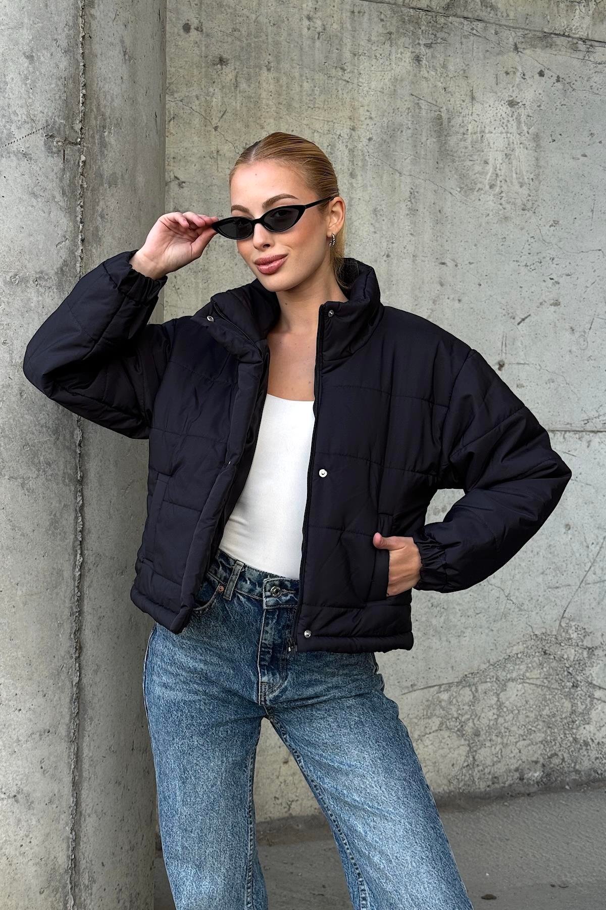 أسود معطف قصير قابل للنفخ بياقة قصيرة بياقة الوقوف مع سحاب بقفل مشبك