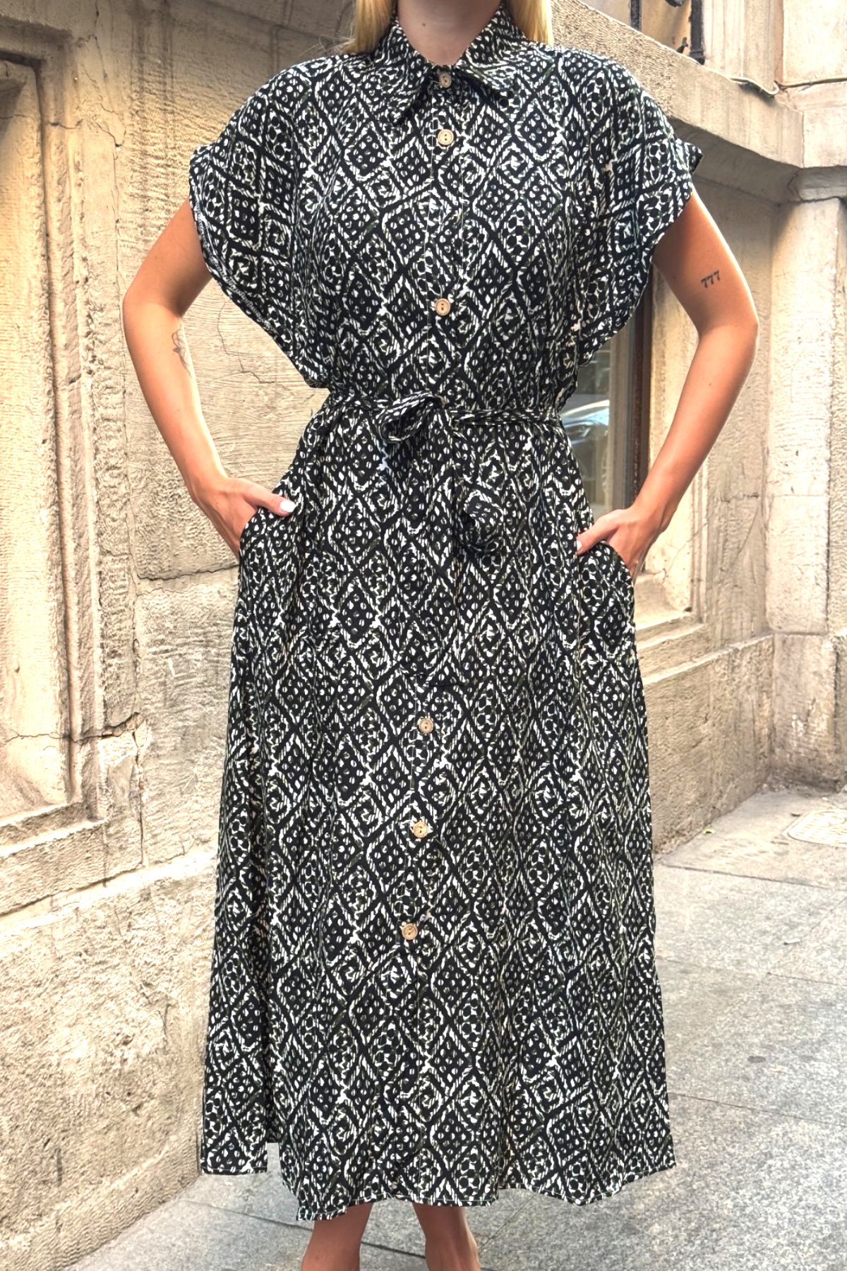 Siyah Gömlek Yaka Kemerli Uzun Gömlek Elbise