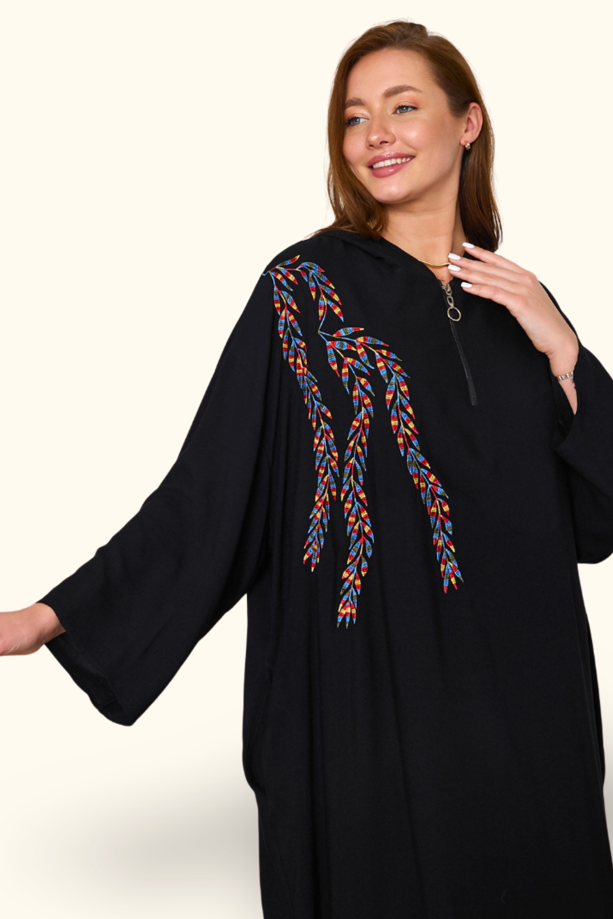 Siyah Kapüşonlu Nakışlı Cepli Oversize Uzun Elbise