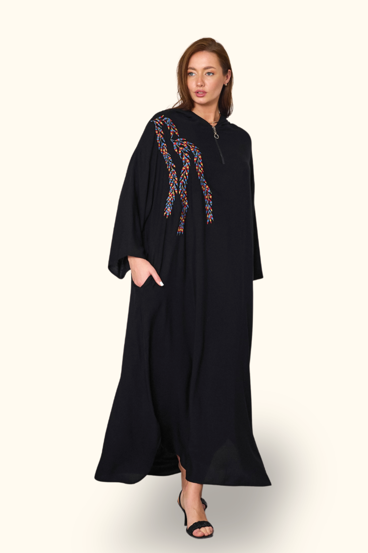 Siyah Kapüşonlu Nakışlı Cepli Oversize Uzun Elbise