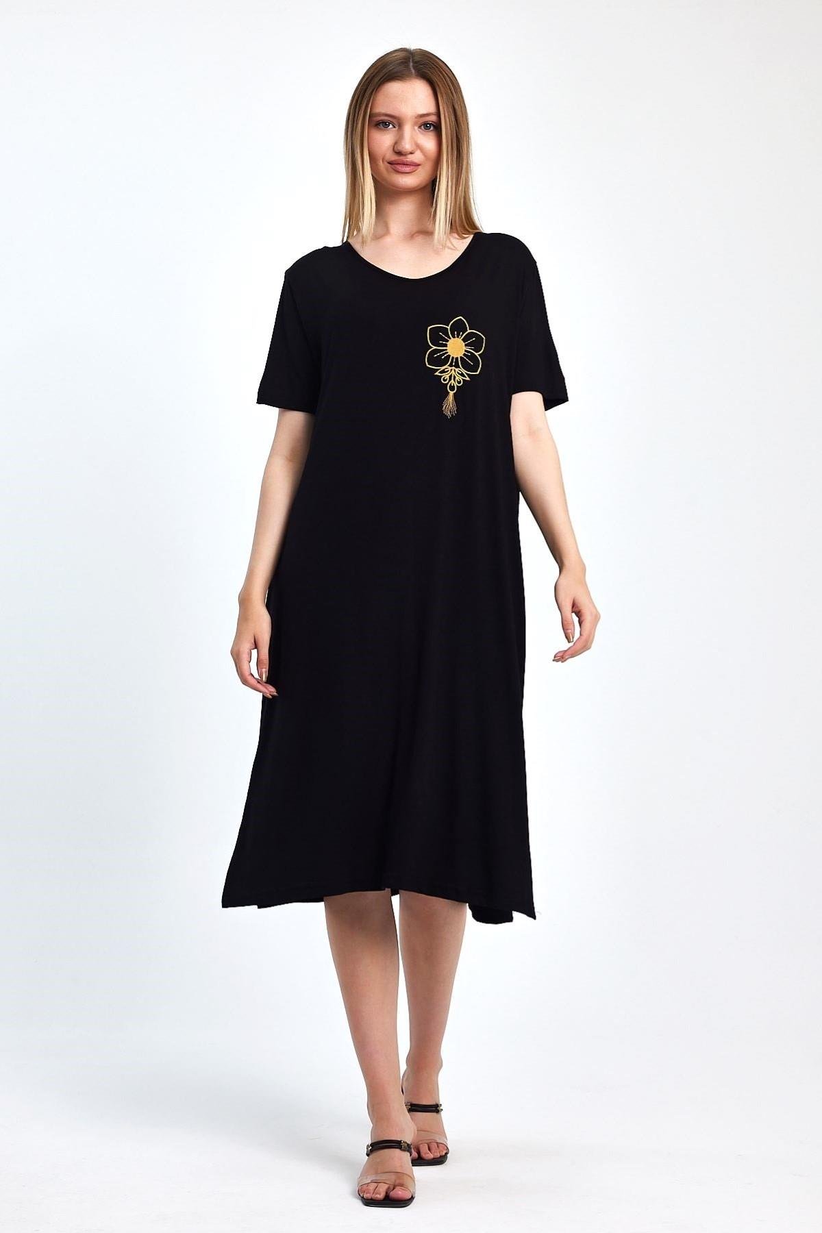 Siyah Kısa Kollu Göğsü ve Sırtı Nakışlı Tül Detaylı Cepli Midi Penye Elbise