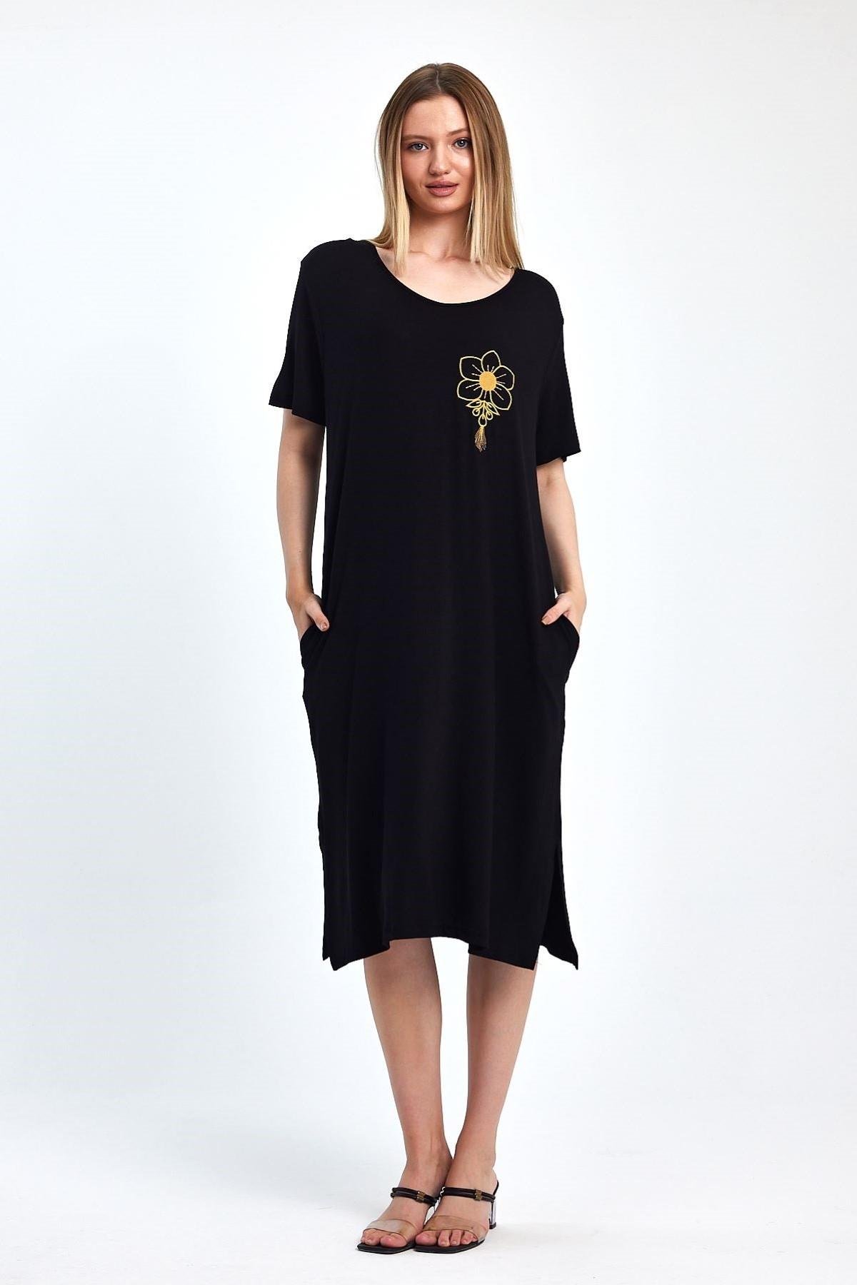 Siyah Kısa Kollu Göğsü ve Sırtı Nakışlı Tül Detaylı Cepli Midi Penye Elbise