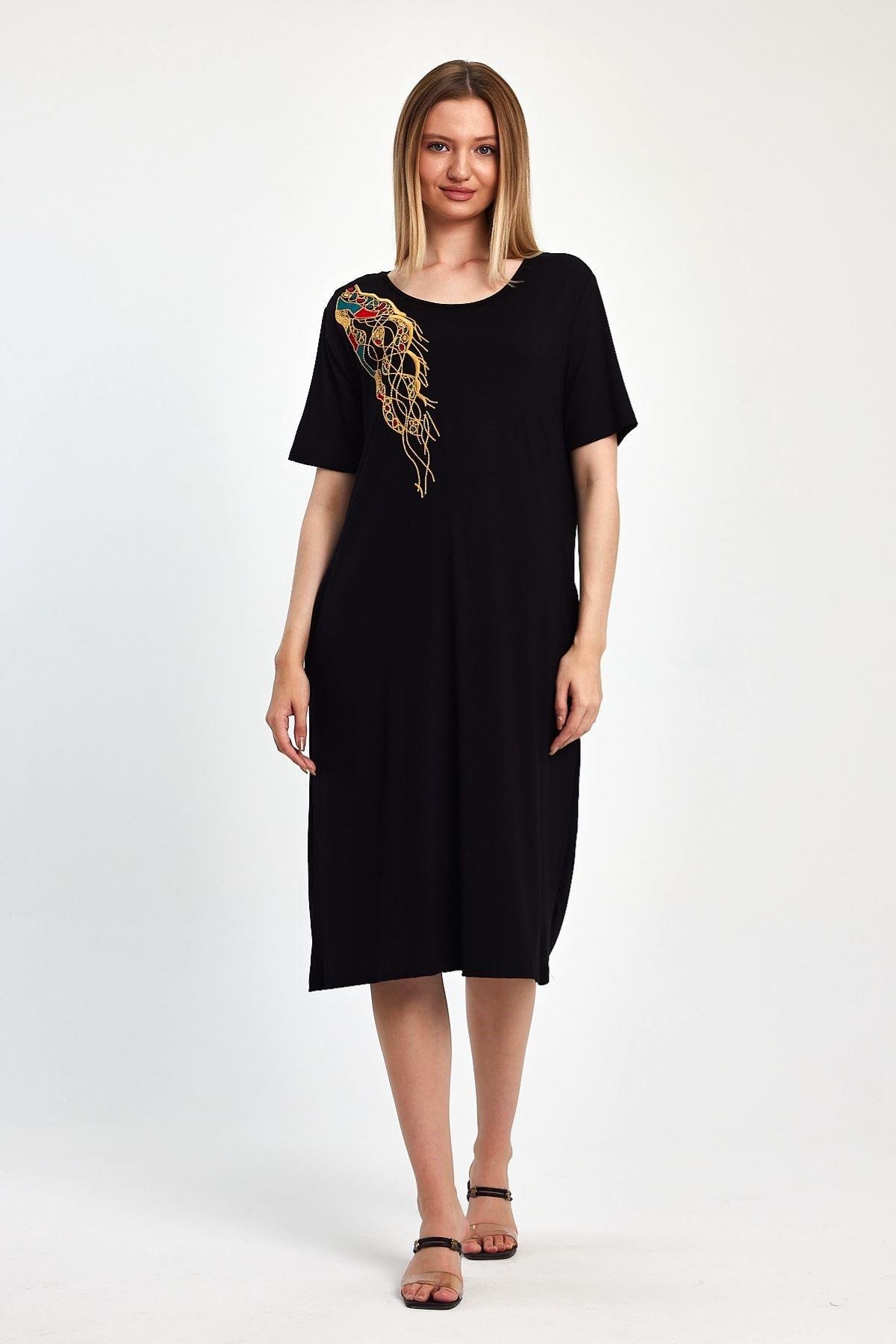 Siyah Kısa Kollu Yakası Gold Nakışlı Cepli Midi Penye Elbise