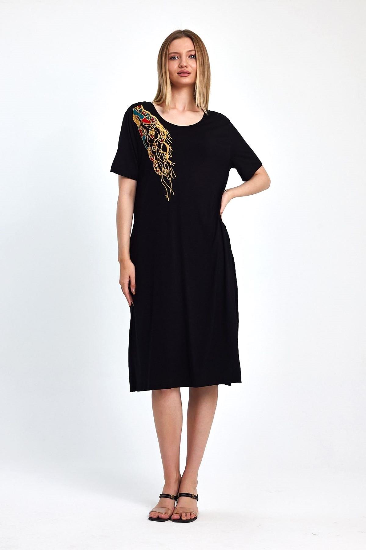 Siyah Kısa Kollu Yakası Gold Nakışlı Cepli Midi Penye Elbise