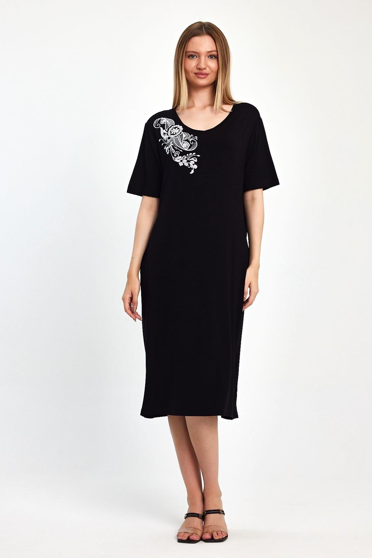 Siyah Kısa Kollu Yakası Nakışlı Cepli Midi Penye Elbise