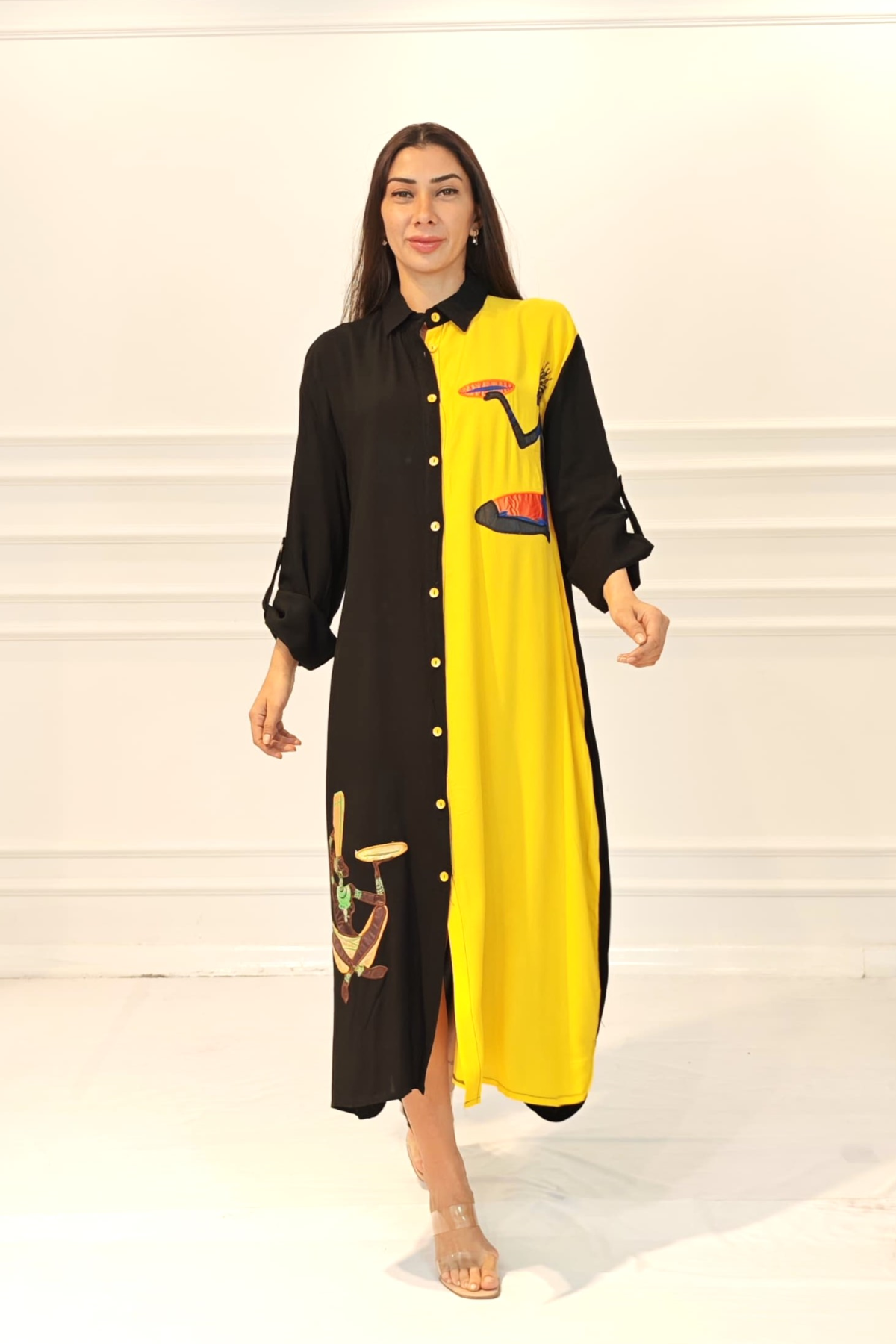 Siyah Sarı Renk Bloklu Aplike Nakışlı Cepli  Uzun Gömlek Elbise