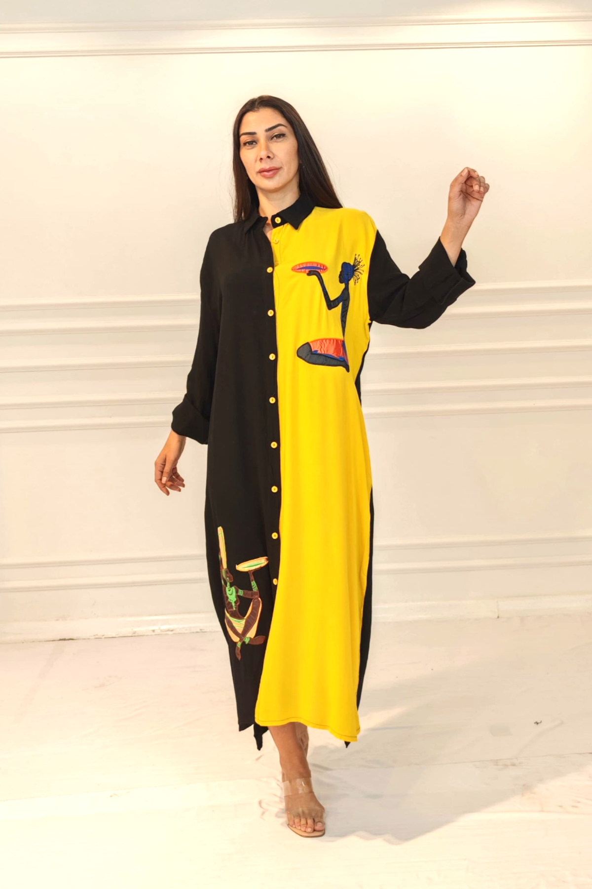 Siyah Sarı Renk Bloklu Aplike Nakışlı Cepli  Uzun Gömlek Elbise