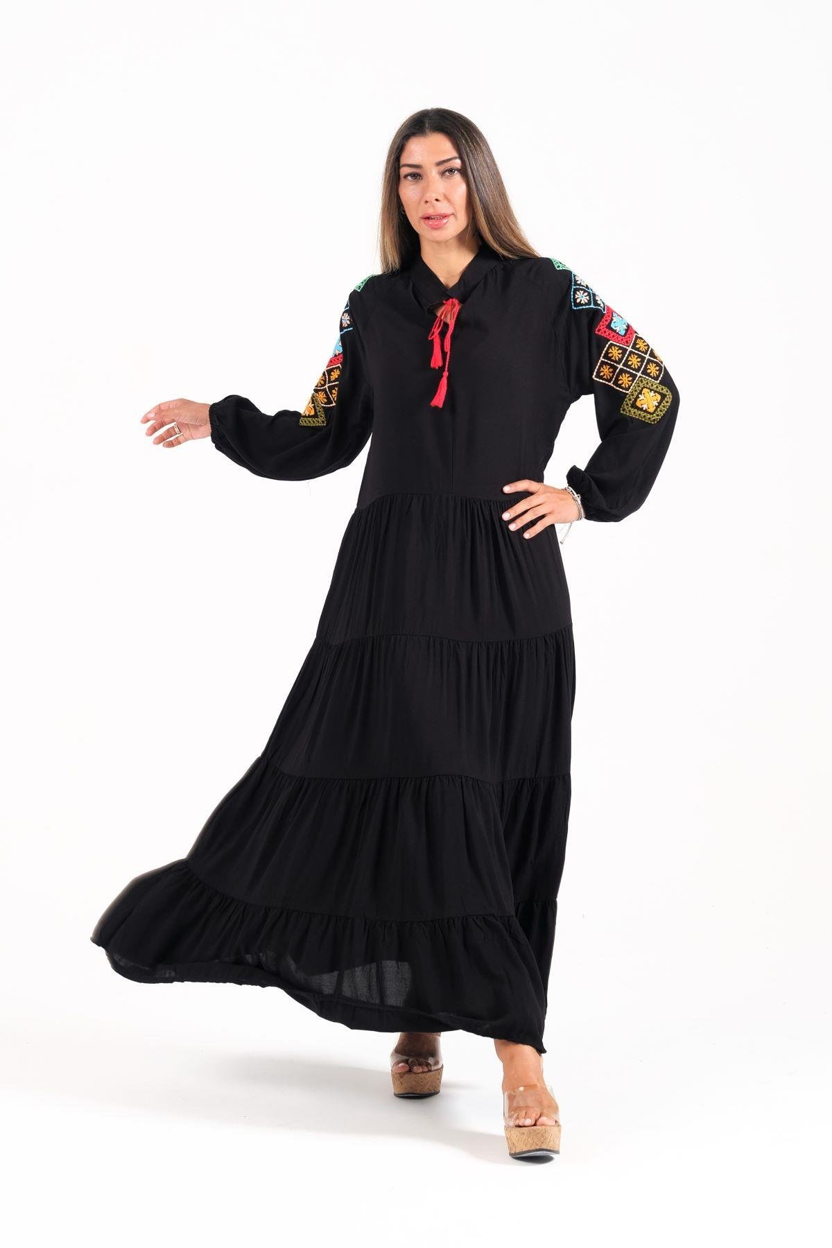 Siyah Sıfır Yaka Kolları Nakışlı Eteği Kat Kat Uzun Elbise