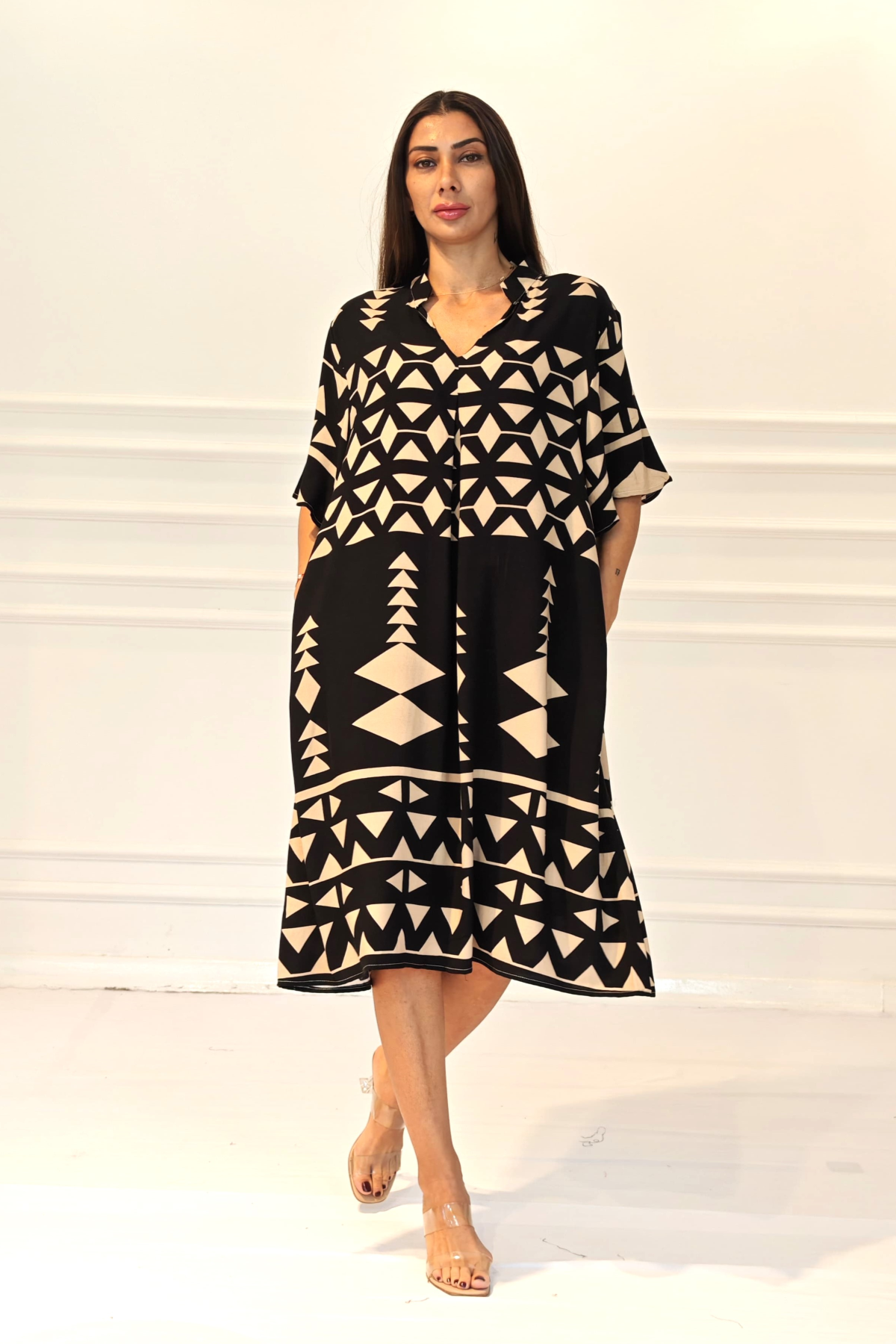 Siyah V Yaka Desenli Cepli Midi Elbise