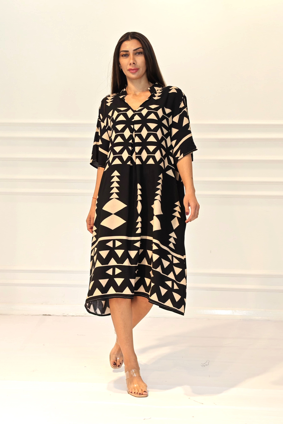 Siyah V Yaka Desenli Cepli Midi Elbise