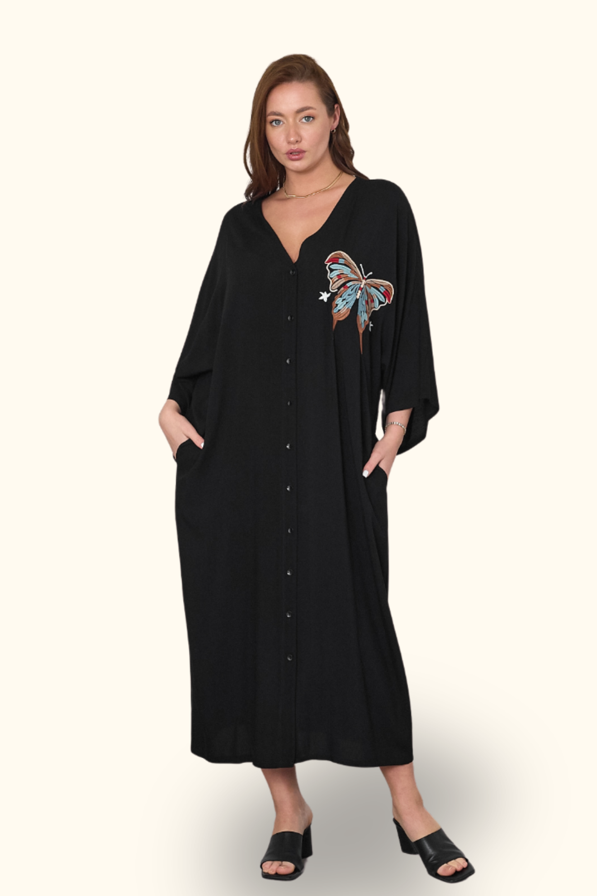Siyah V Yaka Göğsü Kelebek Nakışlı Cepli Oversize Uzun Gömlek Elbise