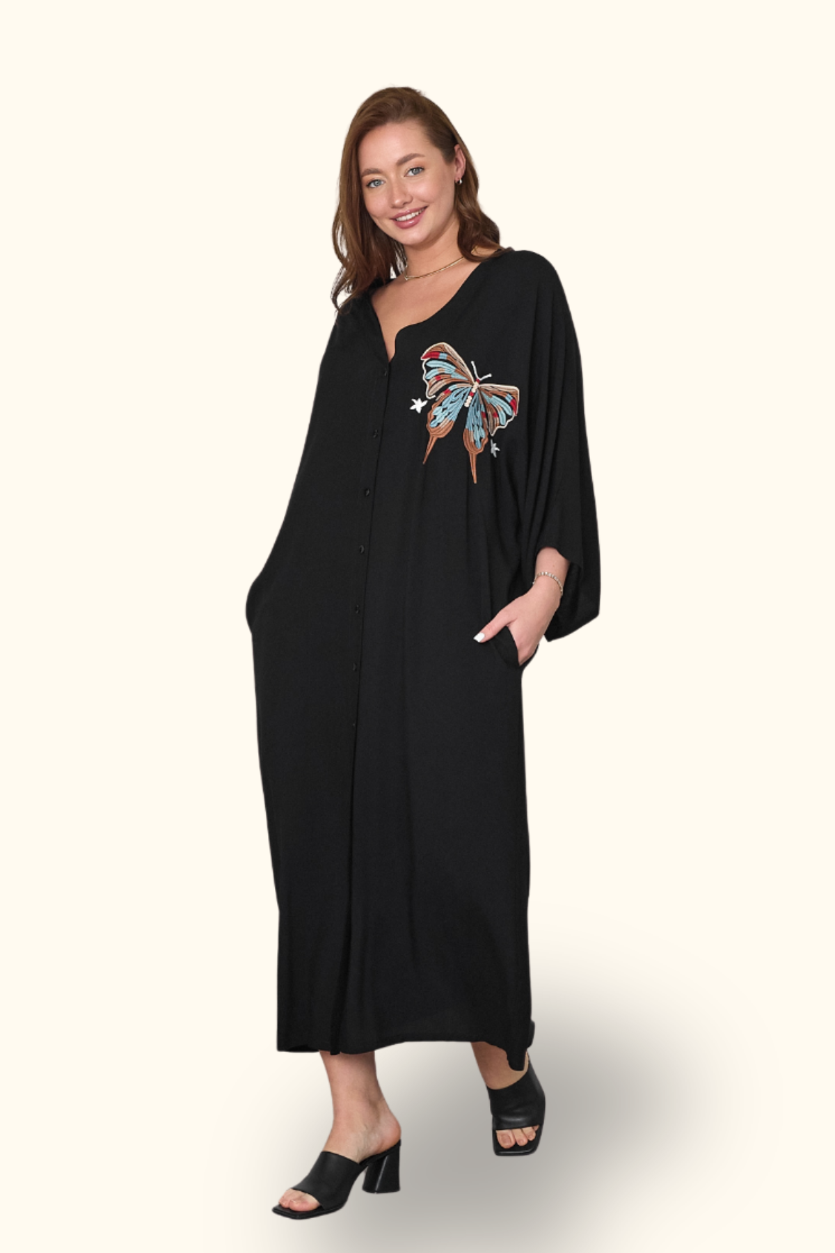 Siyah V Yaka Göğsü Kelebek Nakışlı Cepli Oversize Uzun Gömlek Elbise