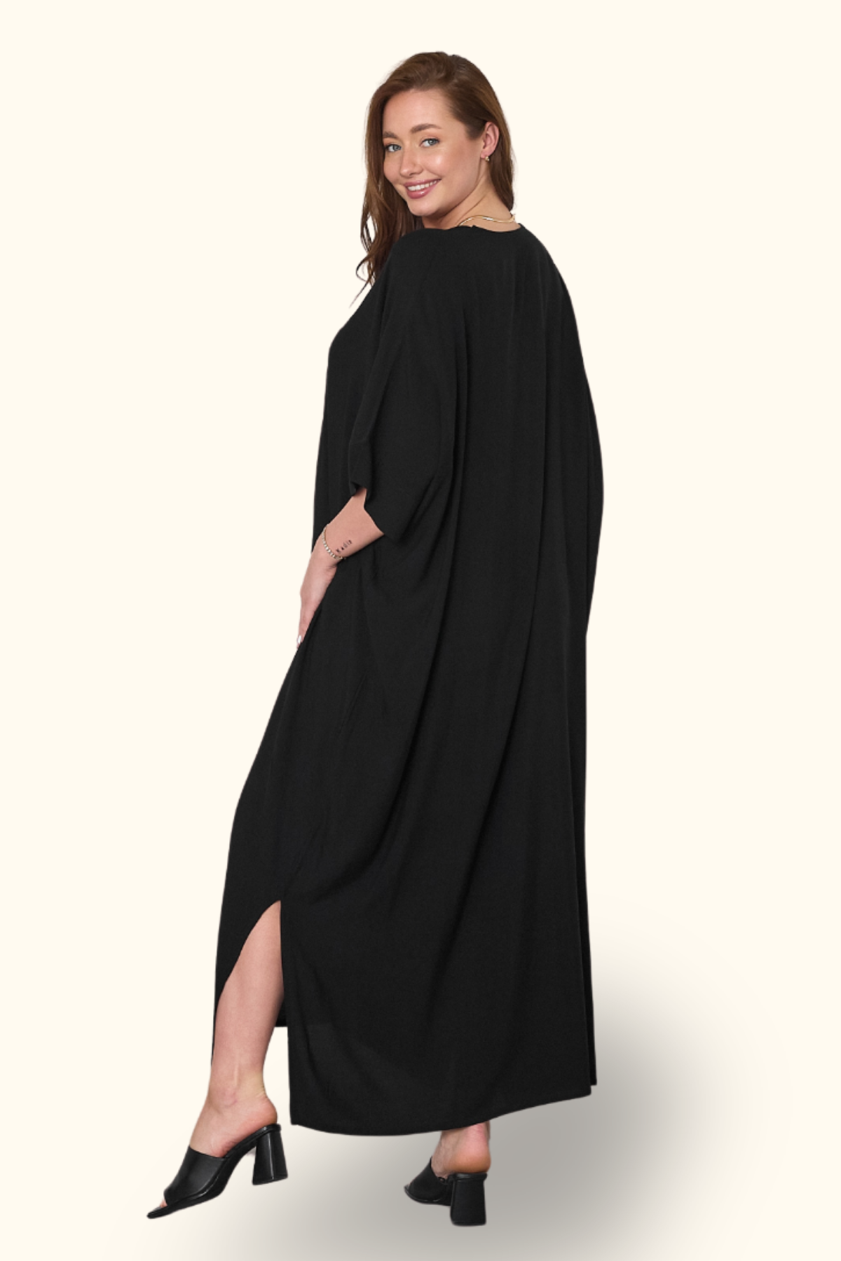 Siyah V Yaka Göğsü Nakışlı Cepli Oversize Uzun Elbise