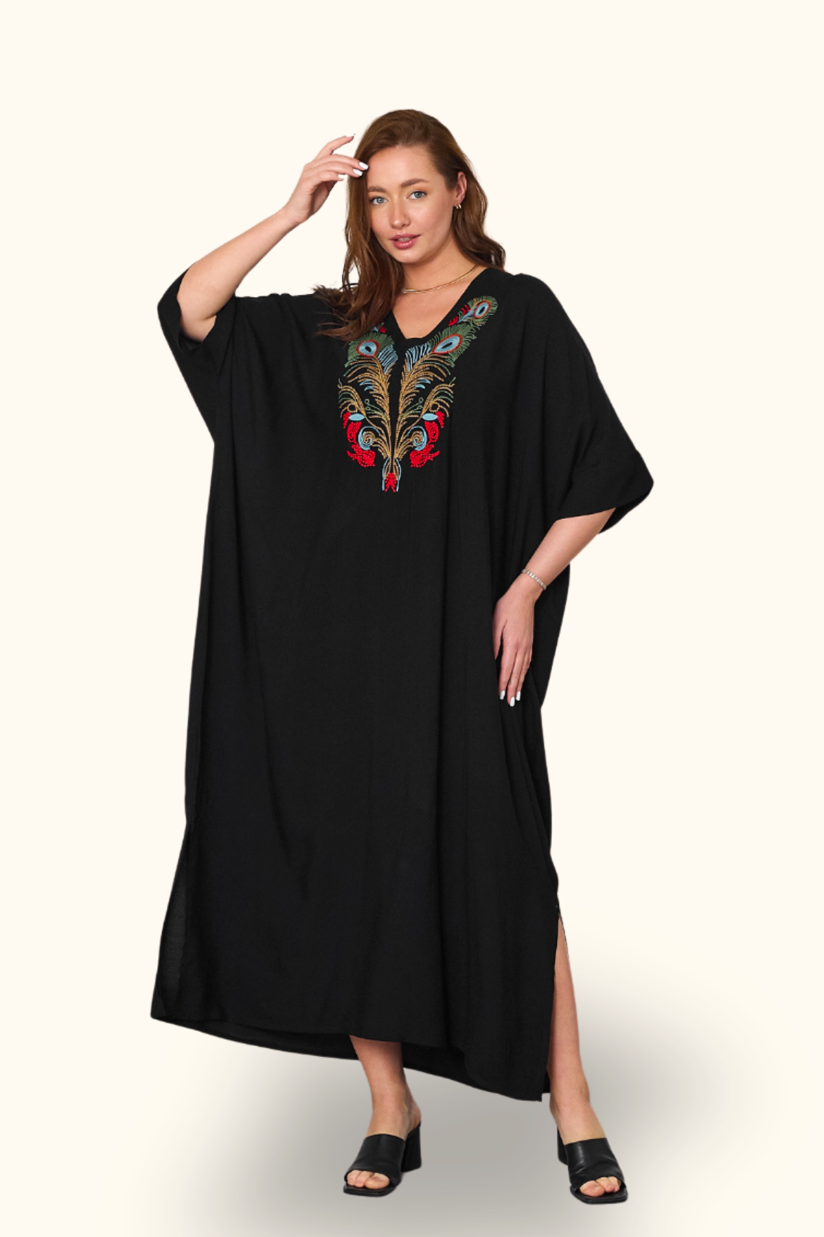 Siyah V Yaka Göğsü Nakışlı Cepli Oversize Uzun Elbise