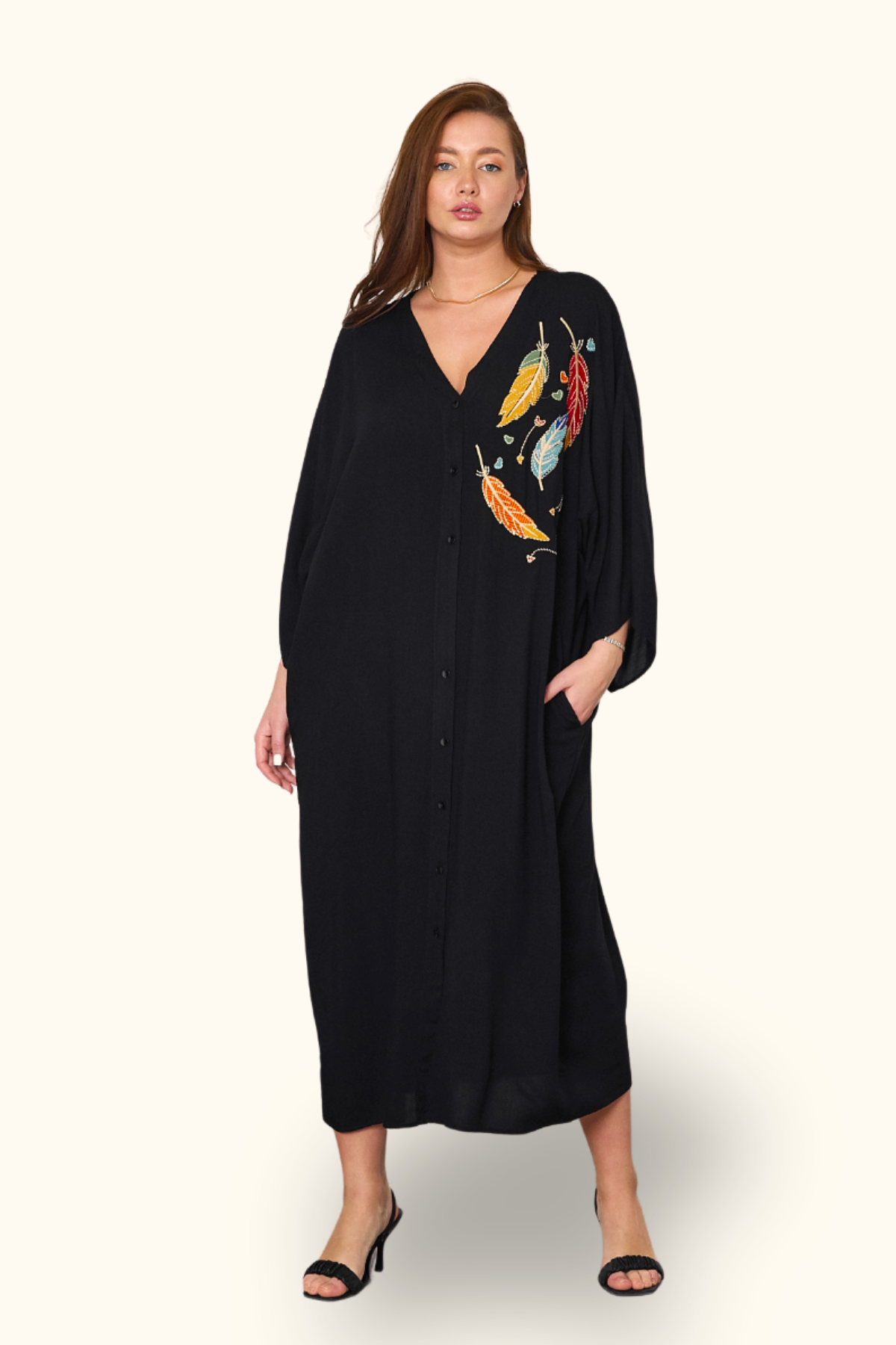 Siyah V Yaka Göğsü Nota Nakışlı Cepli Oversize Uzun Gömlek Elbise