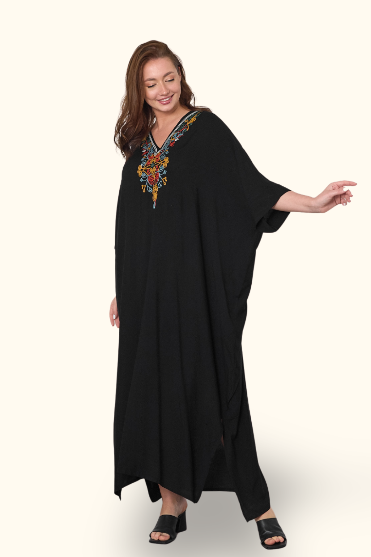 Siyah V Yaka Göğsü Otantik Nakışlı Cepli Oversize Uzun Elbise