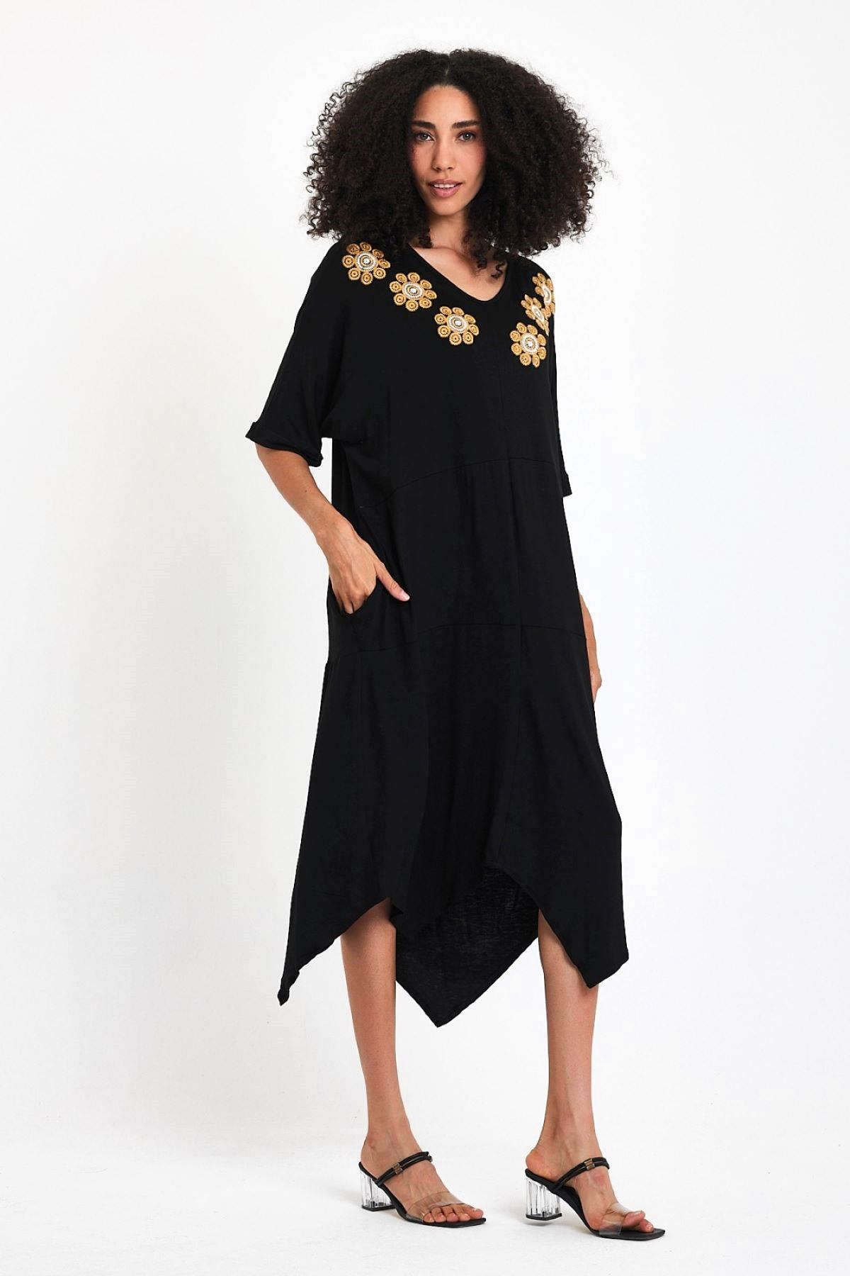 Siyah V Yaka Kısa Kollu Yakası Çiçek Nakışlı Cepli Asimetrik Midi Penye Elbise