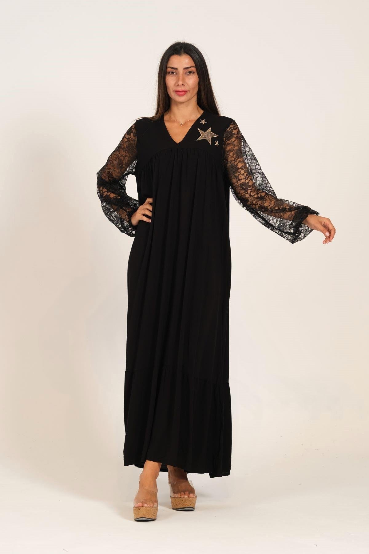Siyah V Yaka Kolları Dantel Yakası Aplike Nakışlı Uzun Elbise