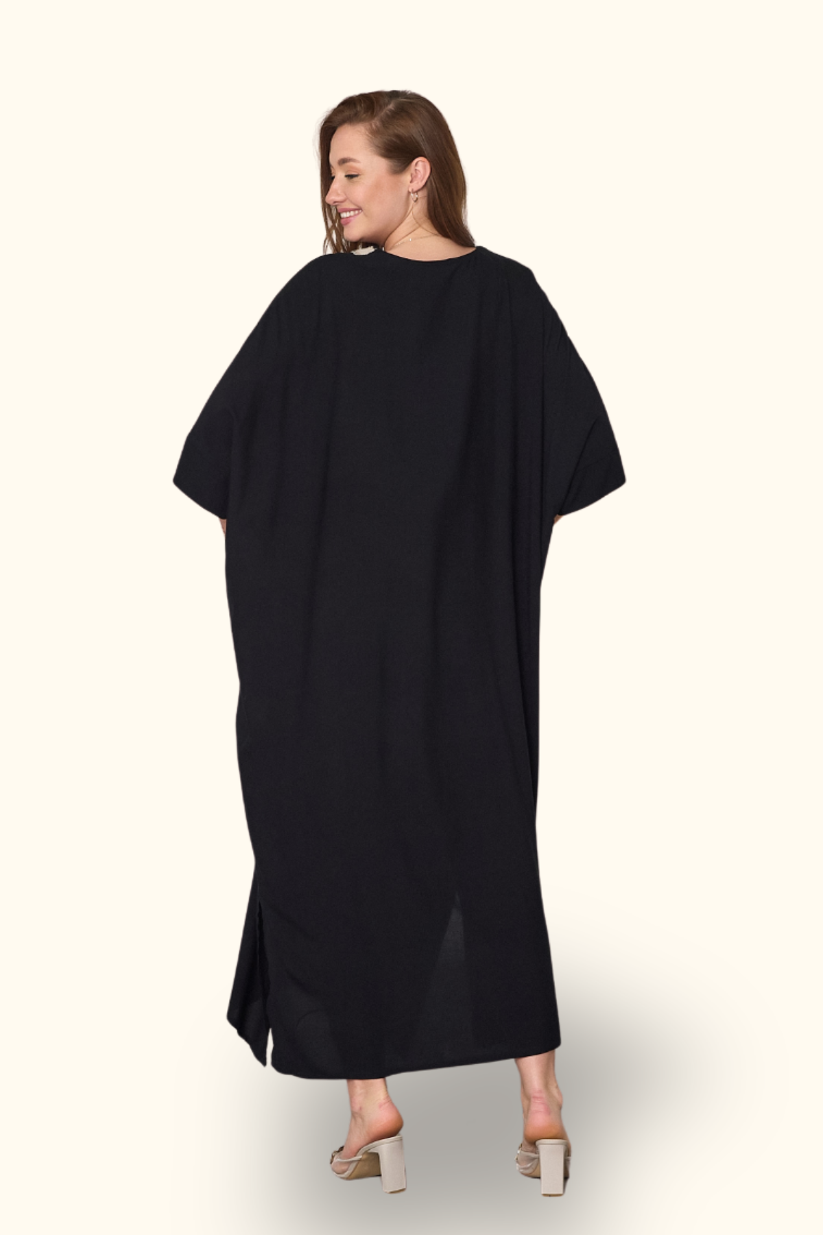 Siyah V Yaka Nakışlı Cepli Oversize Uzun Elbise