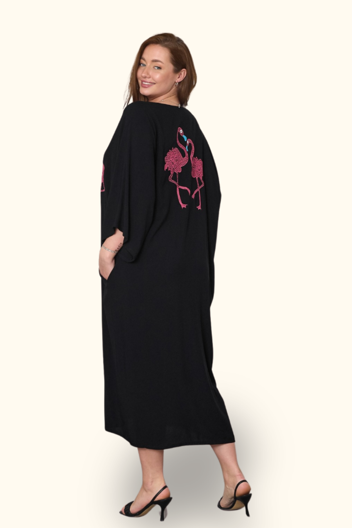 Siyah V Yaka Önü ve Sırtı Flamingo Nakışlı Cepli Oversize Uzun Gömlek Elbise