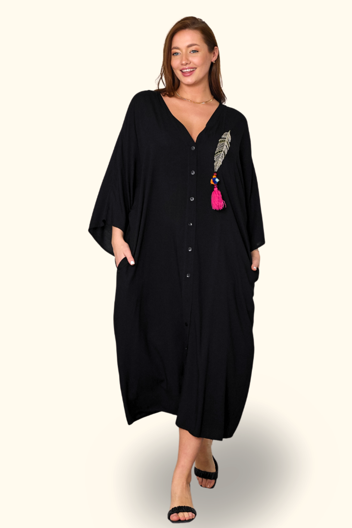 Siyah V Yaka Tüy Nakışlı Boncuklu Cepli Oversize Uzun Elbise
