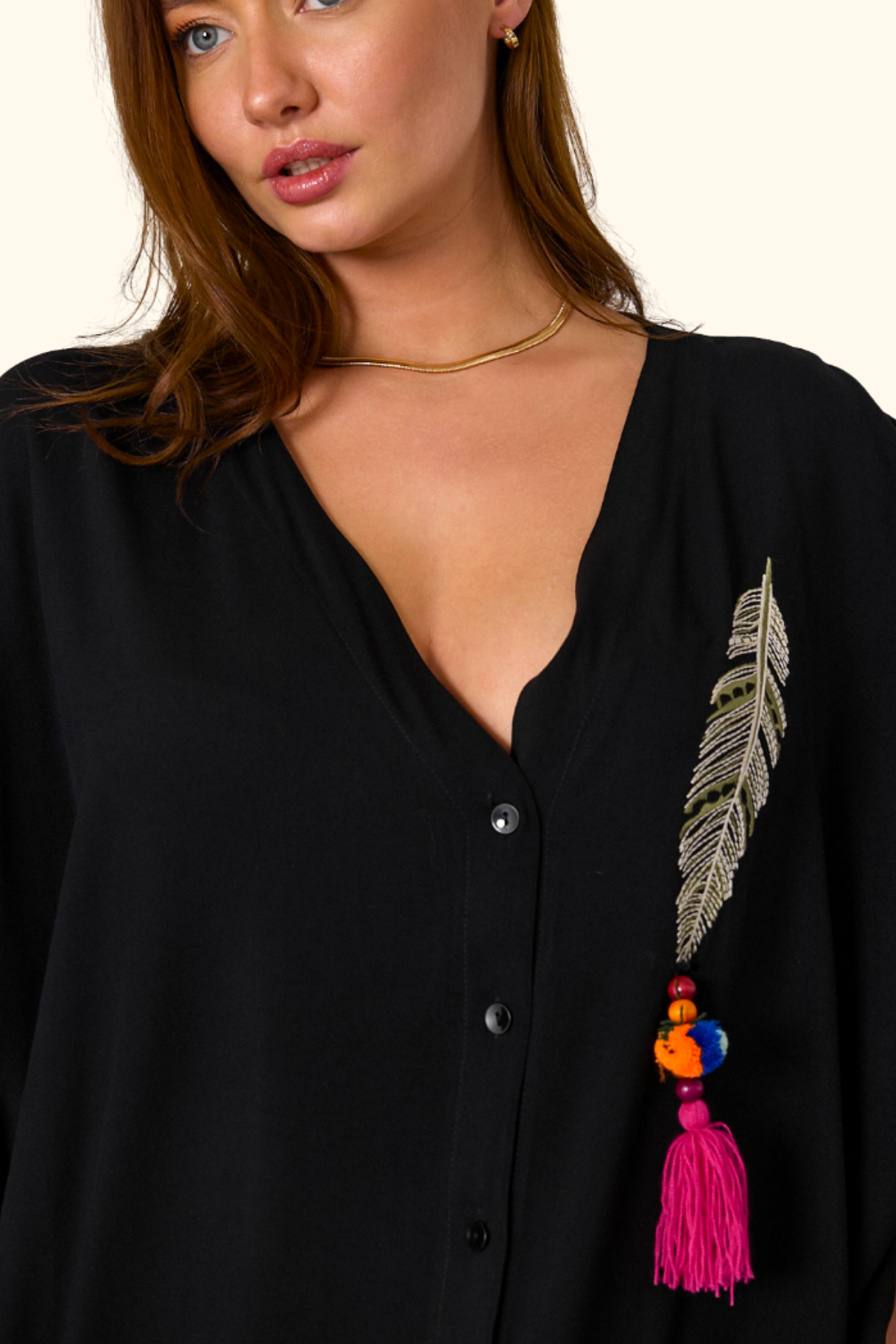 Siyah V Yaka Tüy Nakışlı Boncuklu Cepli Oversize Uzun Elbise