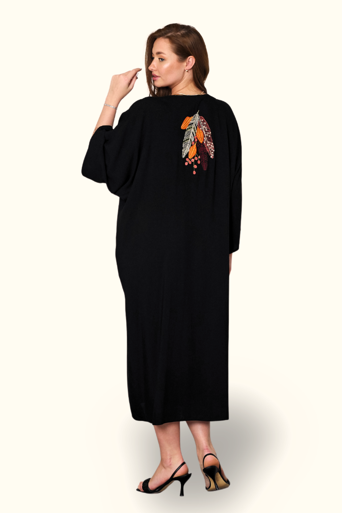 Siyah V Yaka Tüy Nakışlı Boncuklu Cepli Oversize Uzun Elbise