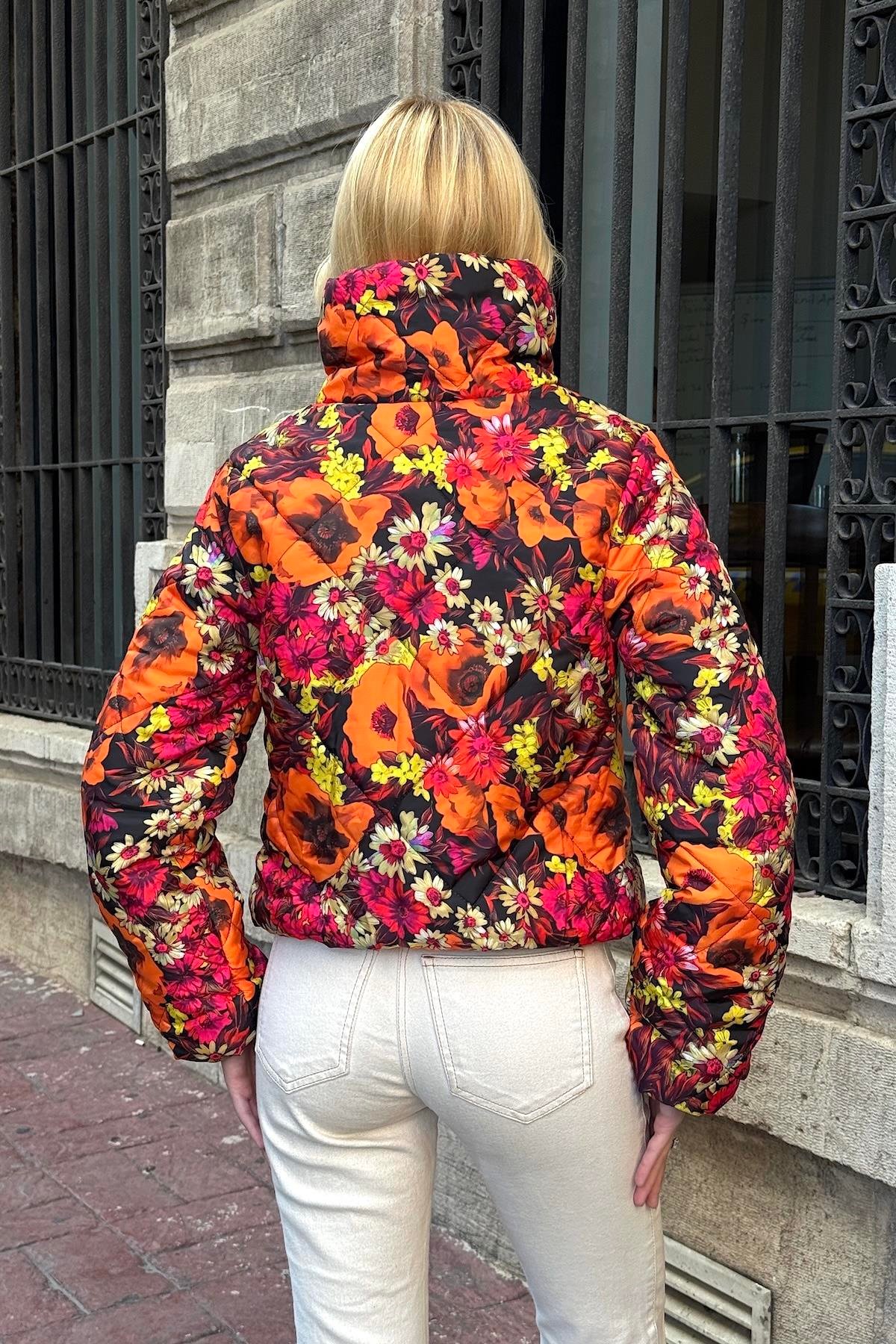 معطف برتقالي قصير قابل للنفخ بياقة برتقالية برتقالية بياقة الوقوف