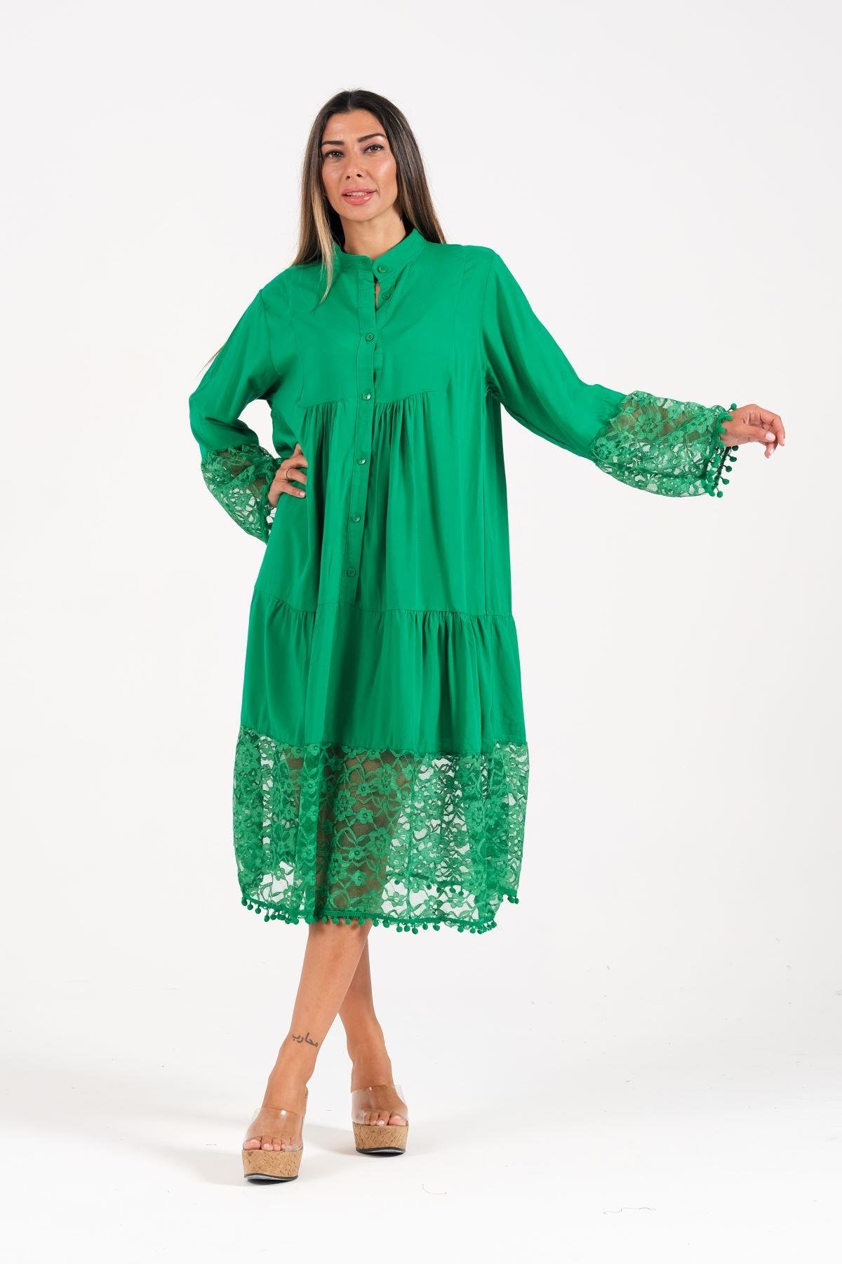 Yeşil Önden Düğmeli Kolları ve Eteği Dantelli Ponponlu Midi Elbise