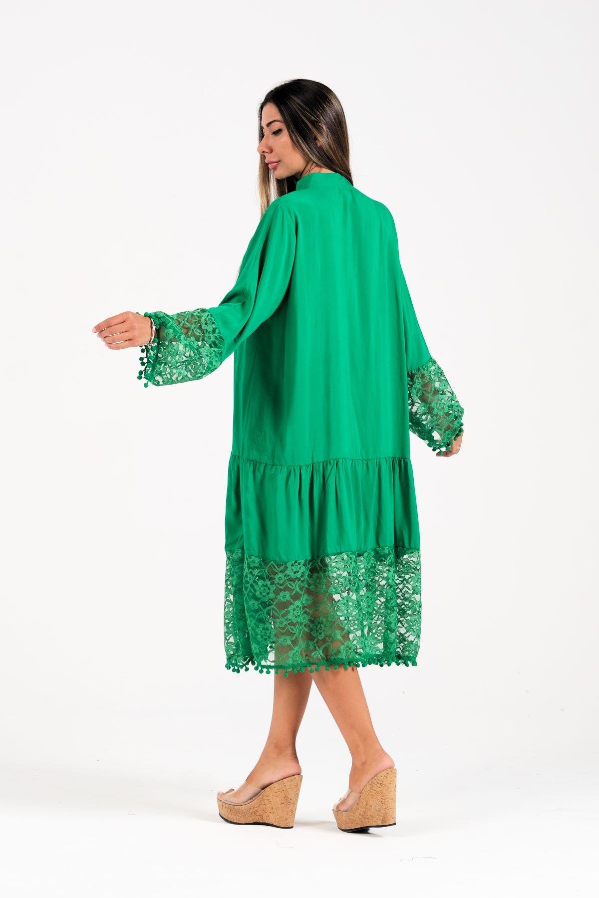 Yeşil Önden Düğmeli Kolları ve Eteği Dantelli Ponponlu Midi Elbise