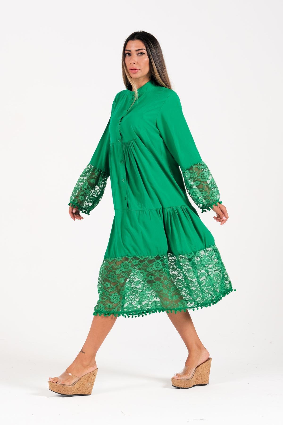 Yeşil Önden Düğmeli Kolları ve Eteği Dantelli Ponponlu Midi Elbise