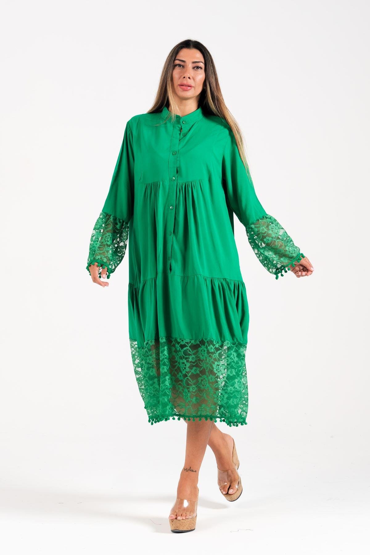 Yeşil Önden Düğmeli Kolları ve Eteği Dantelli Ponponlu Midi Elbise