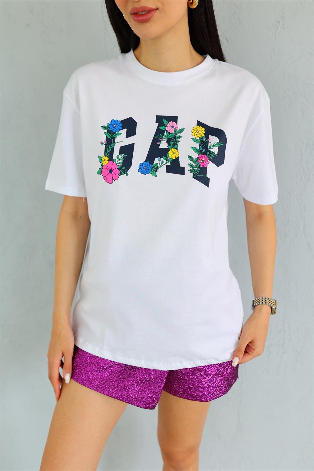 3 Harf Çiçekli Beyaz Tshirt