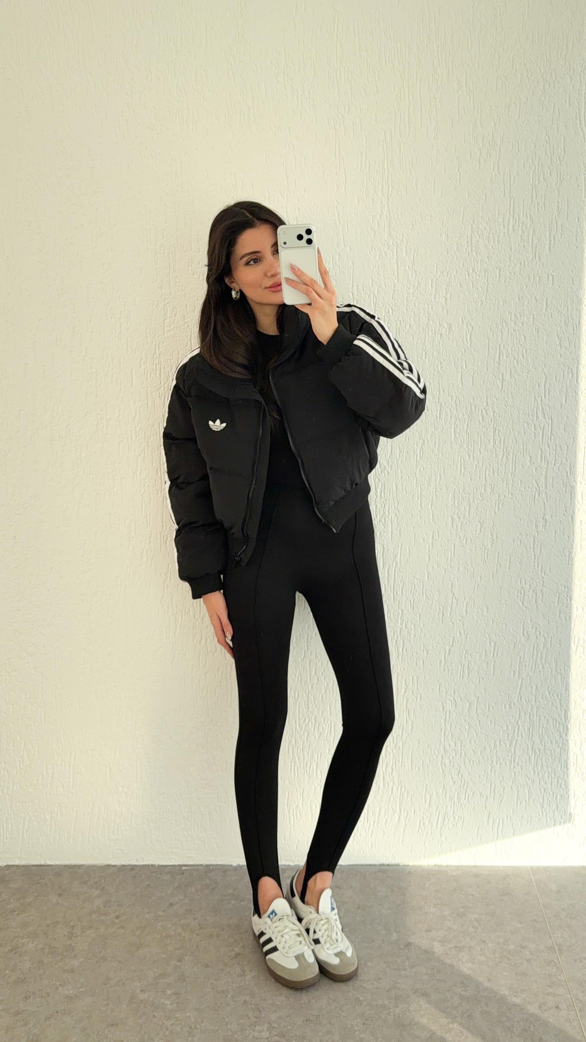 A Siyah Şişme Mont