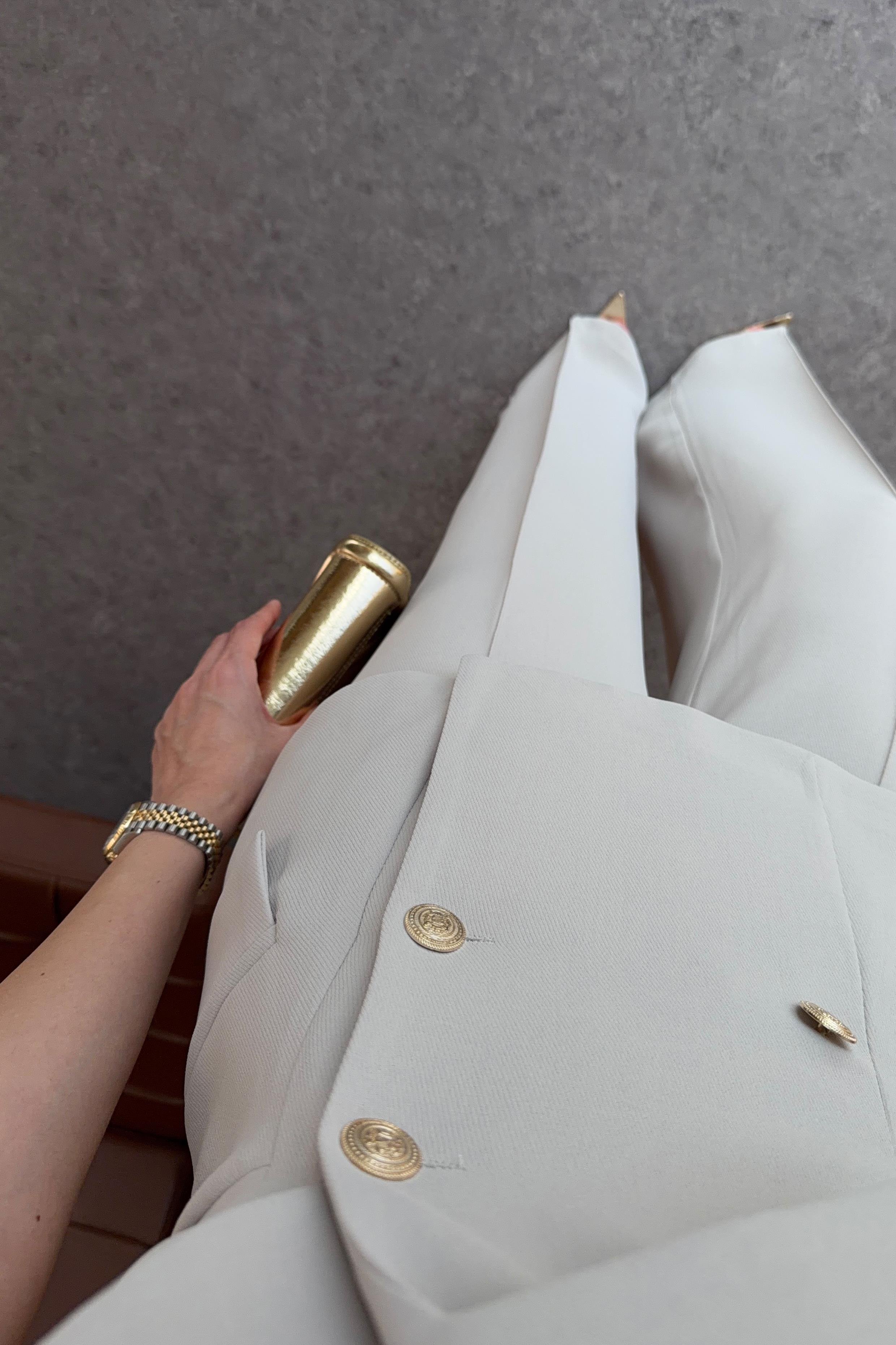 Asimetrik Yakalı Gold Düğmeli Taş Yelek-Pantolon Takım