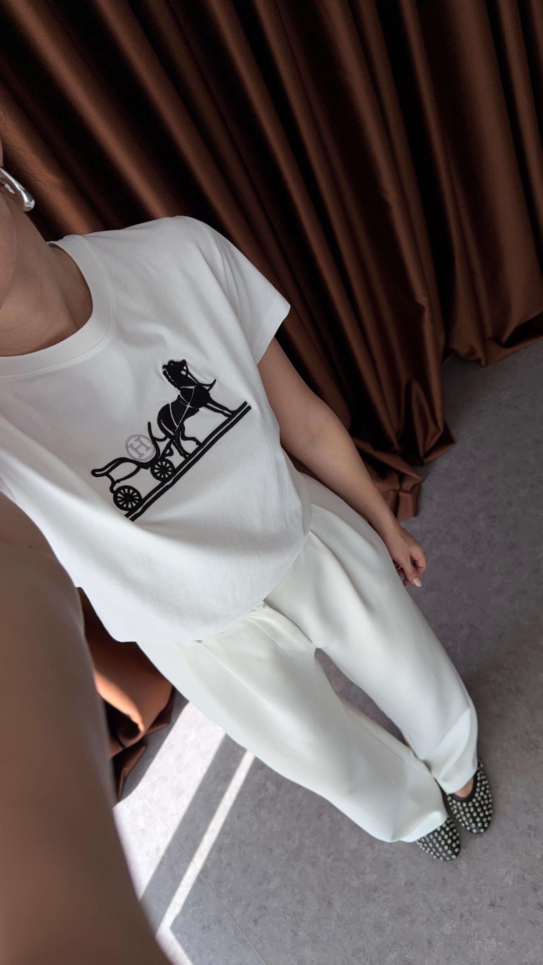 At Nakışlı Beyaz Tshirt