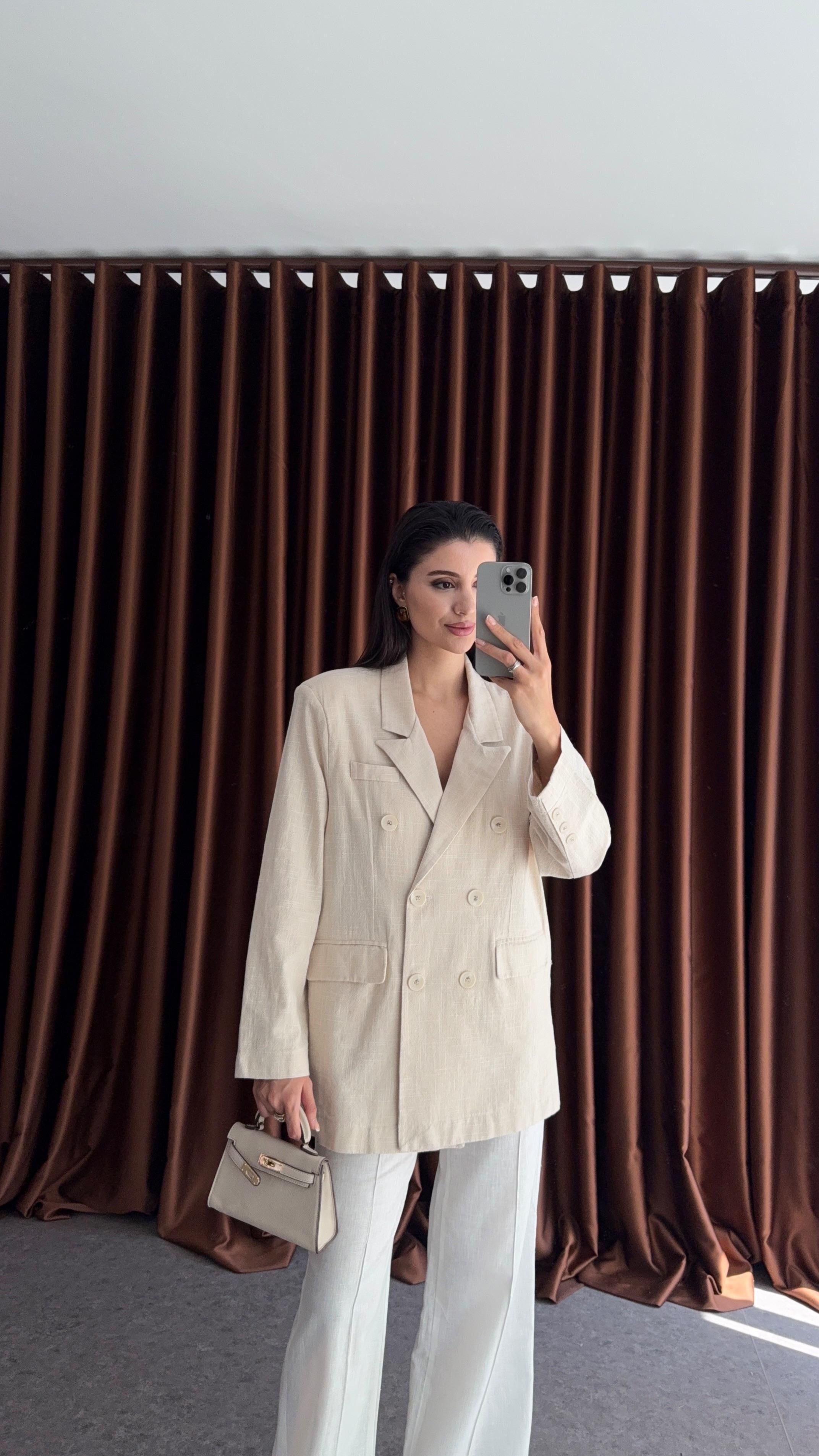 Bej Düğmeli Oversize Ceket