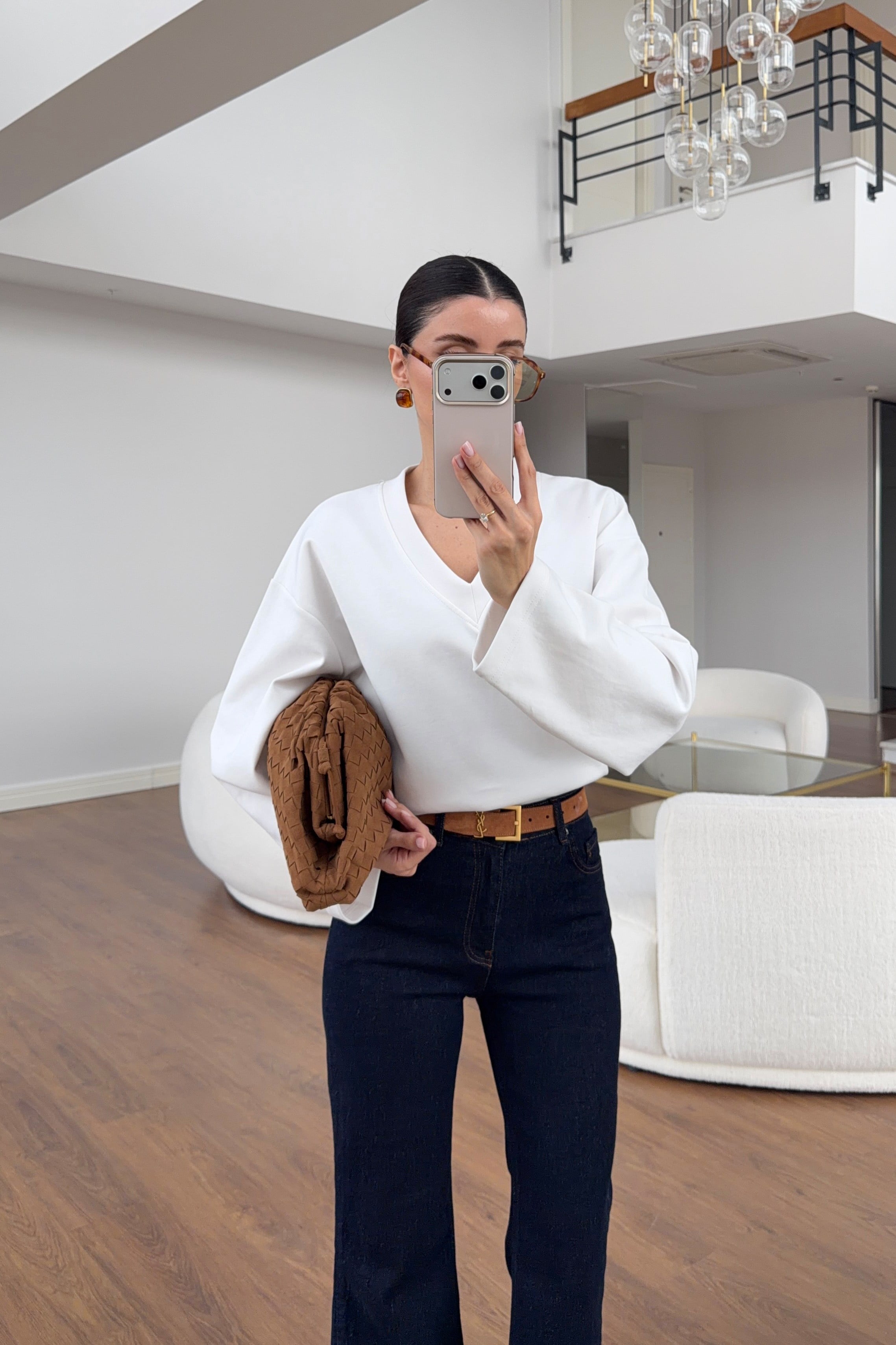 Beyaz V Yaka Basic Sweat