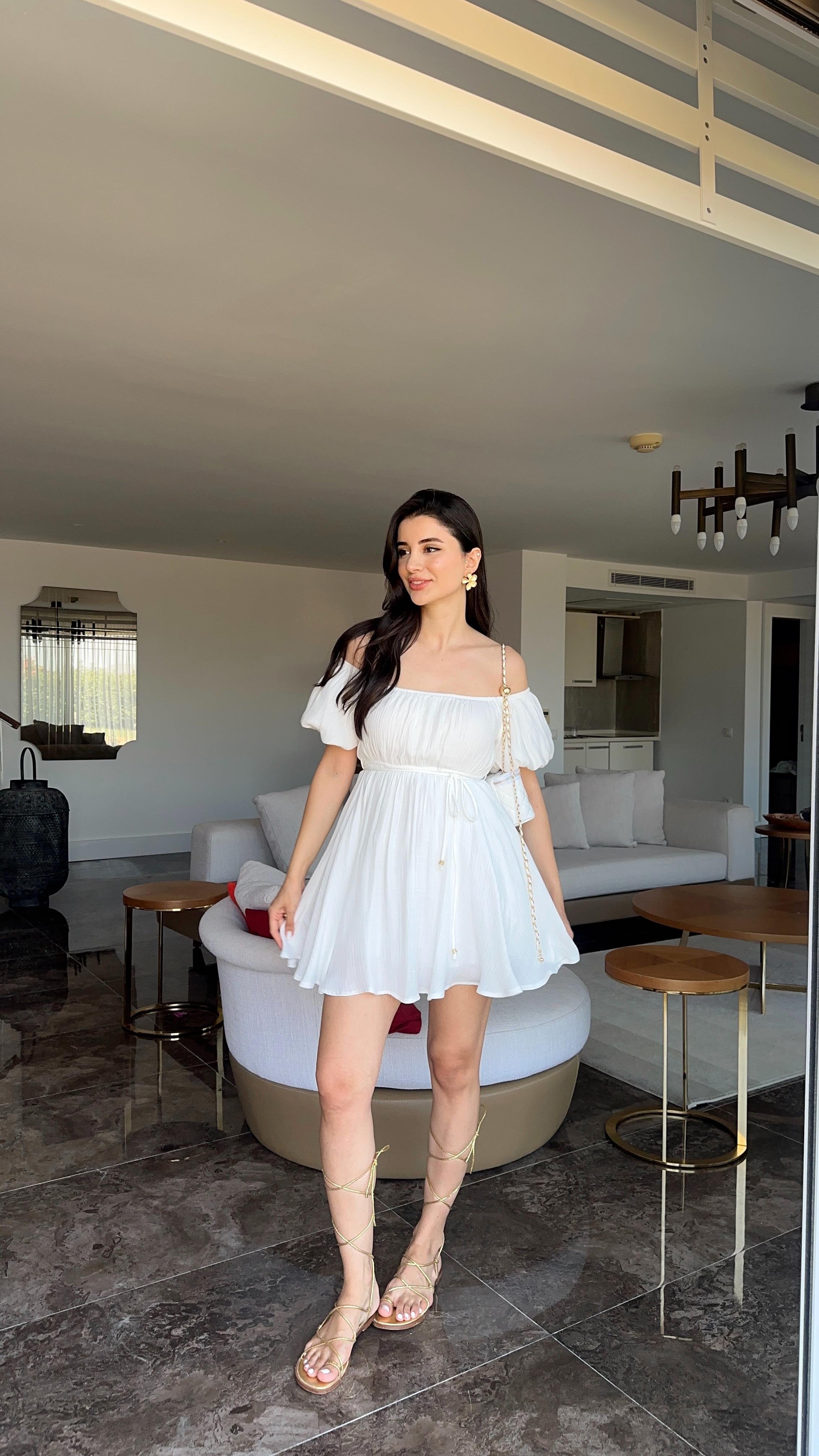Beyaz Volanlı Elbise