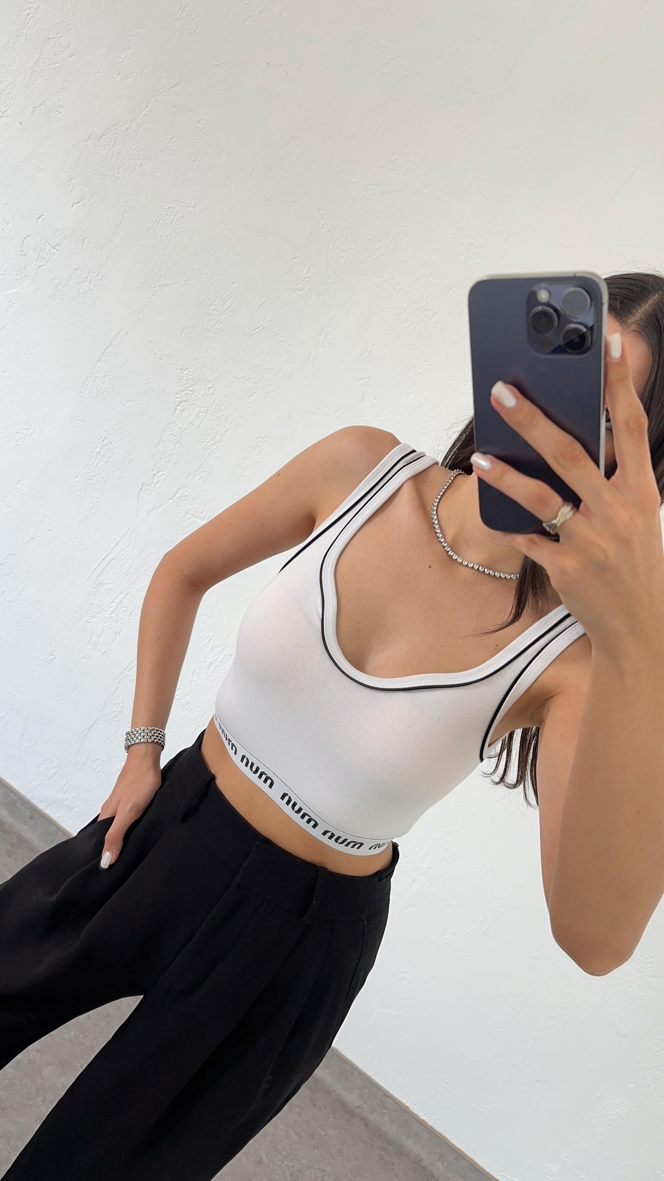 Biyeli Beyaz Crop