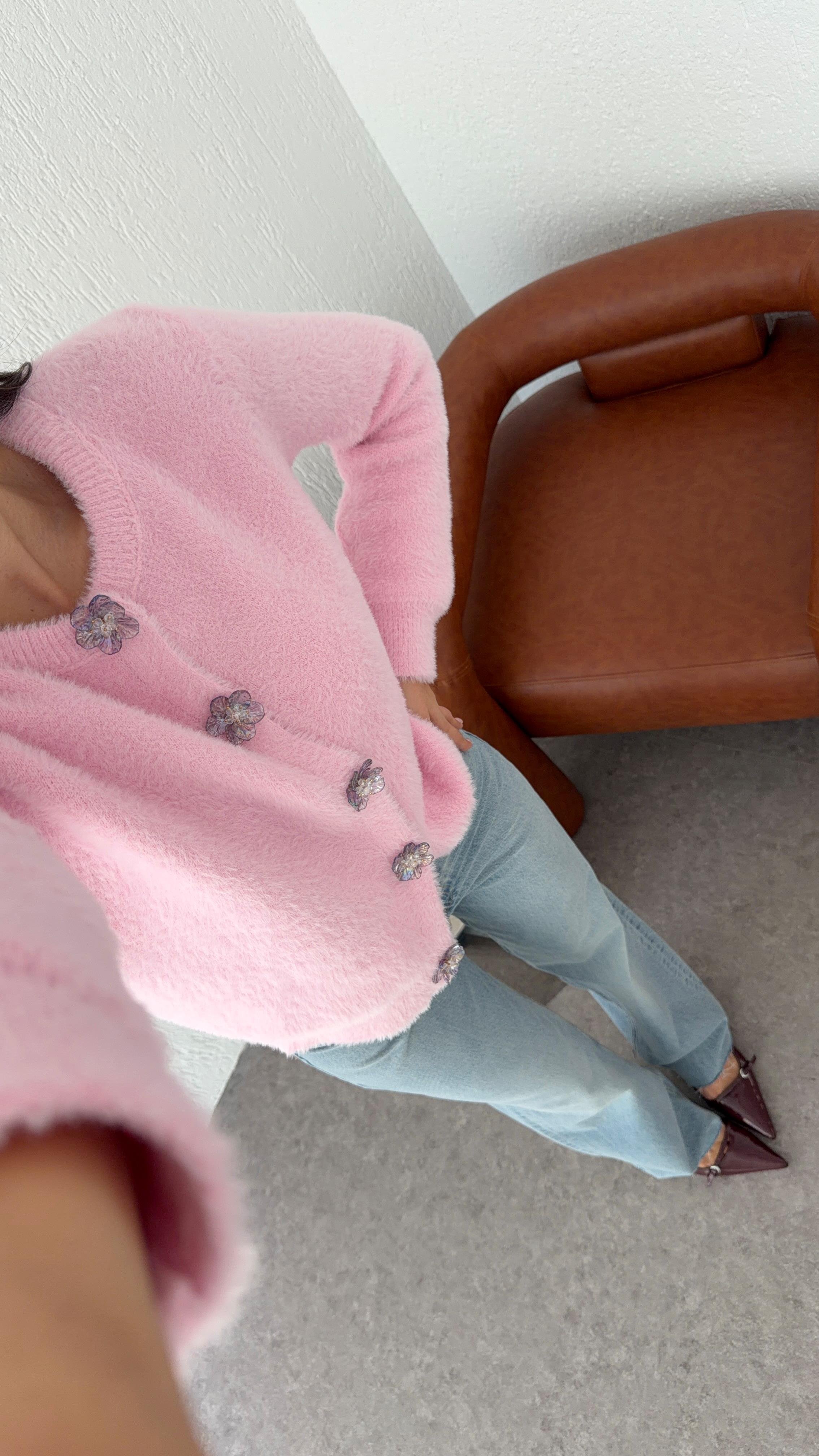 Boncuk Düğmeli Pembe Hırka