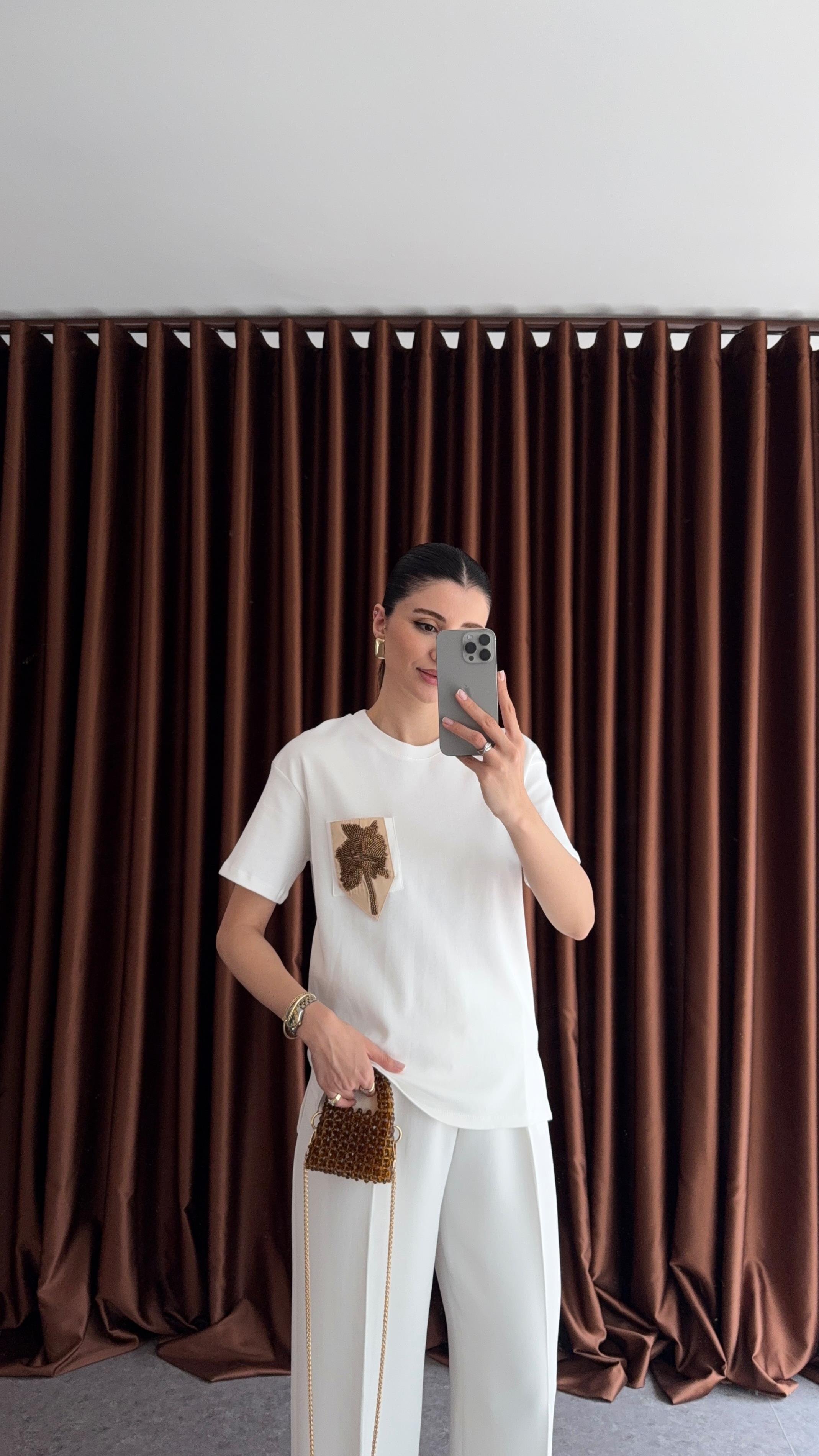 Boncuk İşlemeli Beyaz Tshirt