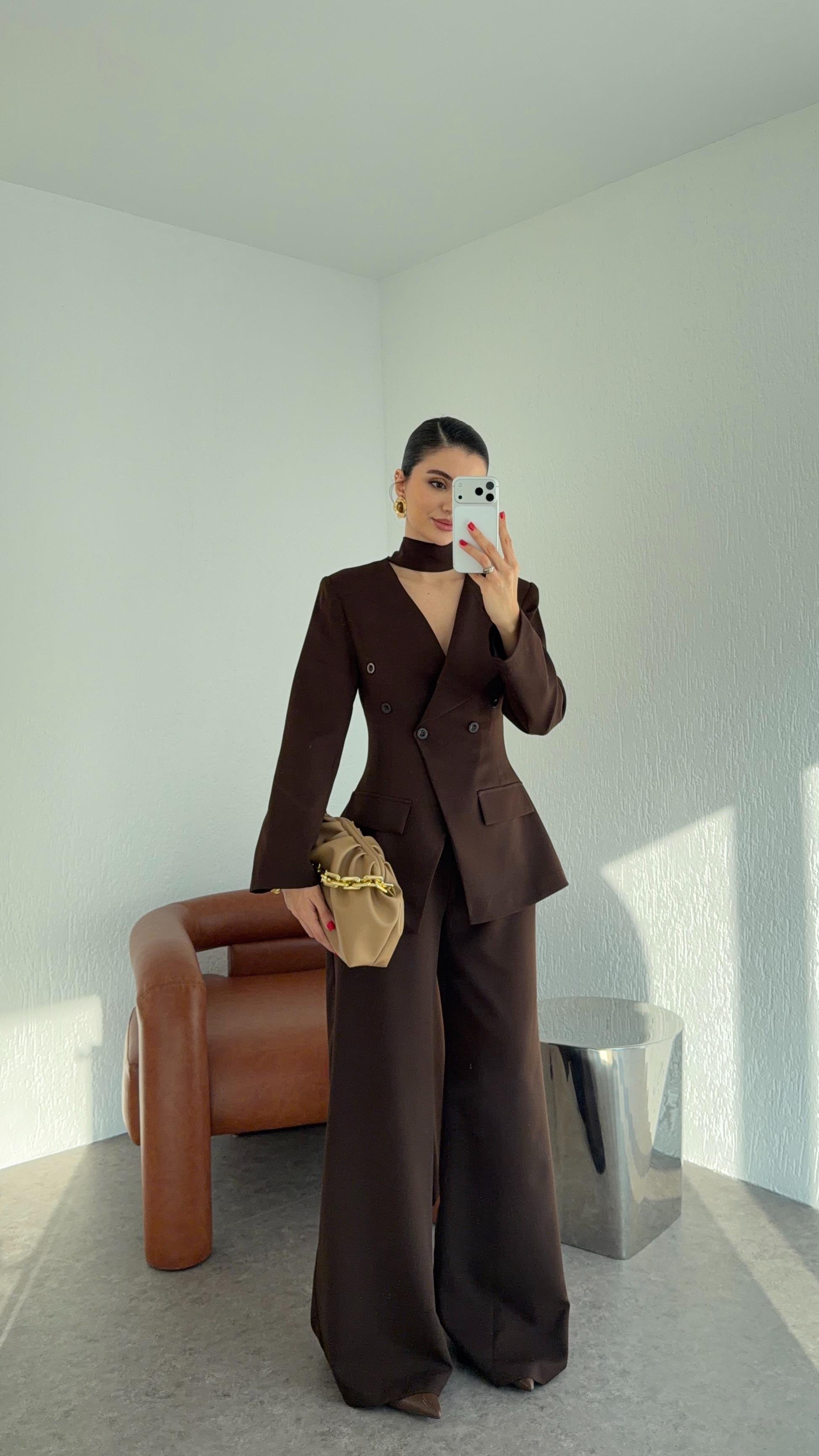 Boyun Detaylı Acı Kahve Takım